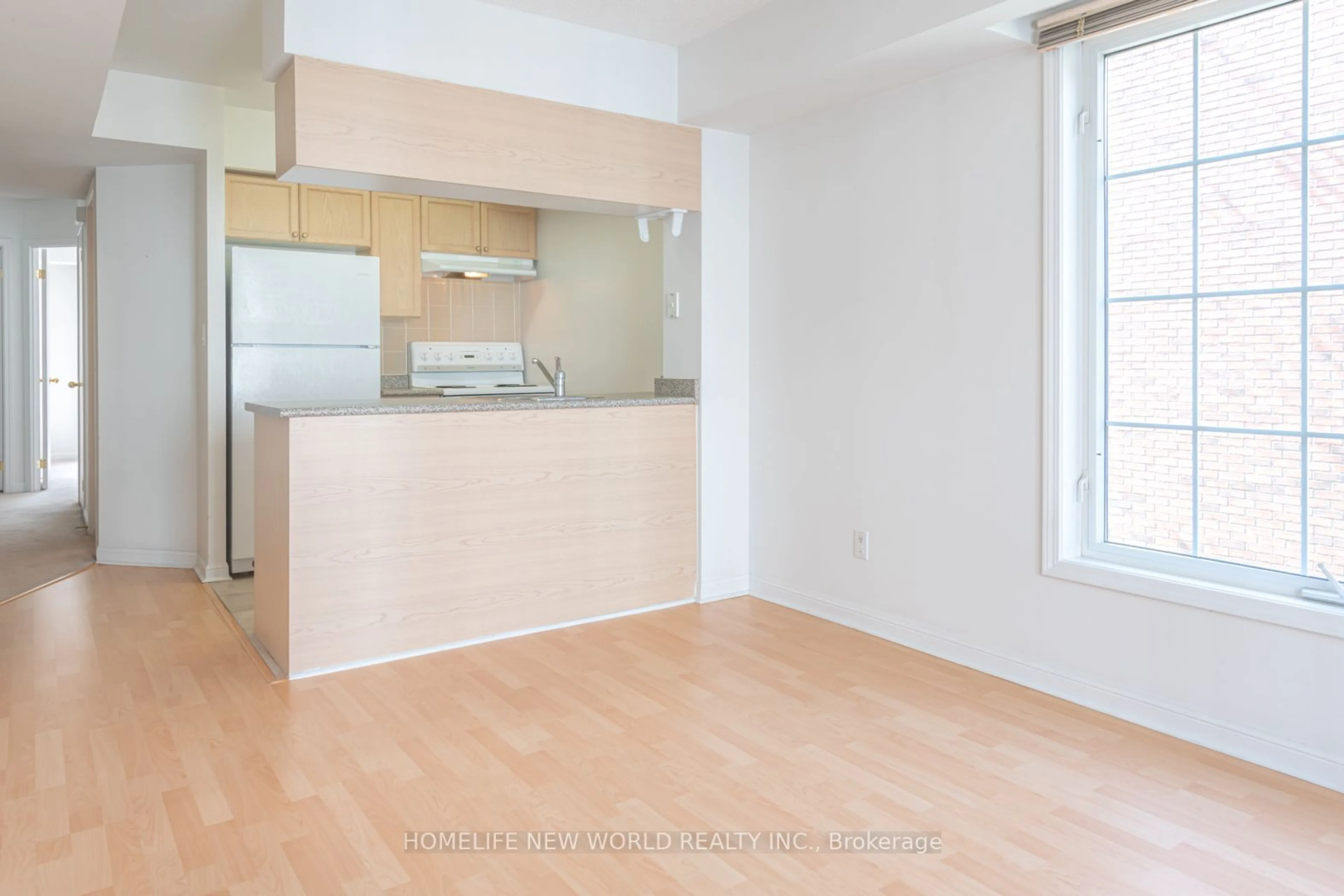 Standard kitchen, wood/laminate floor for 5 Everson Dr #936, Toronto Ontario M2N 7C3