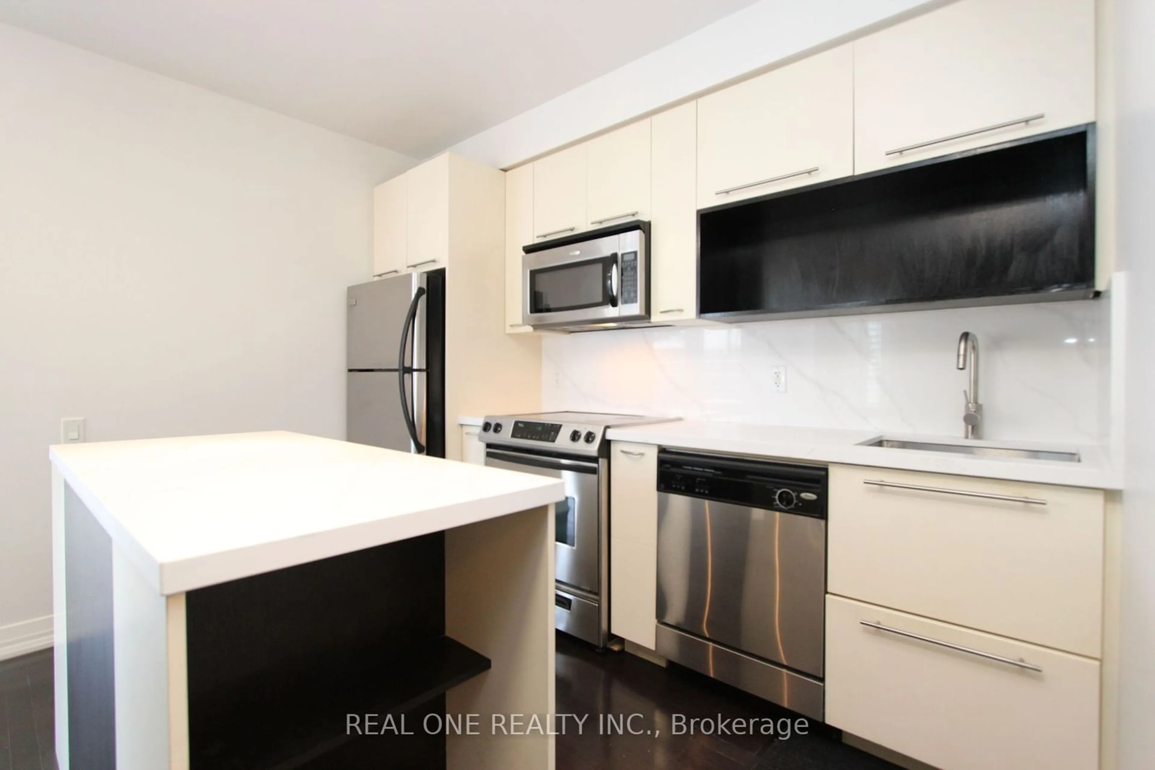 Standard kitchen for 21 Carlton St #2505, Toronto Ontario M5B 1L3