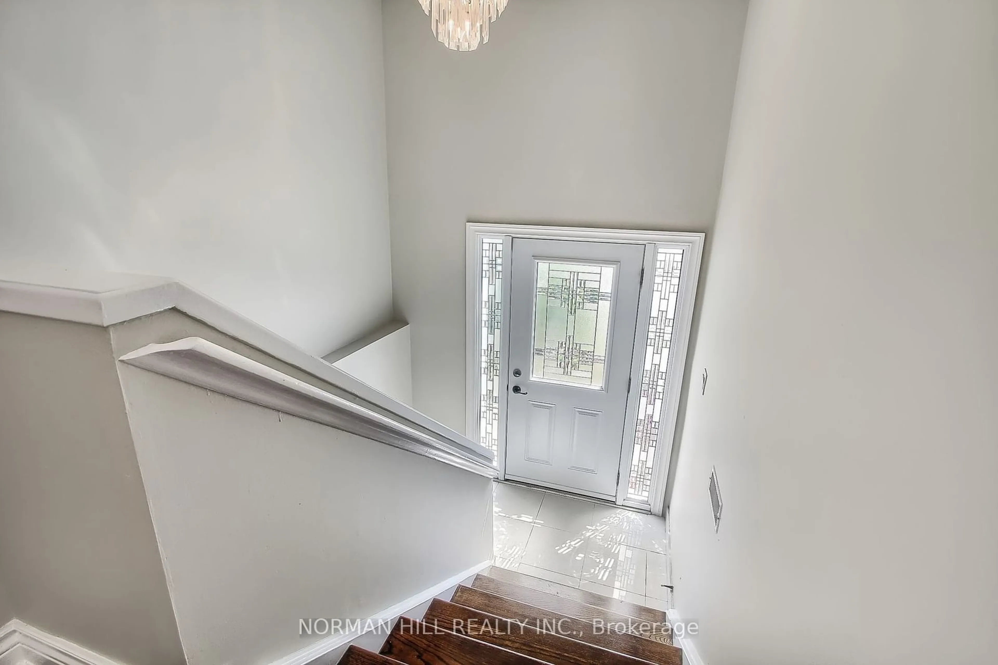 Indoor entryway for 103 Micmac Cres, Toronto Ontario M2H 2K1