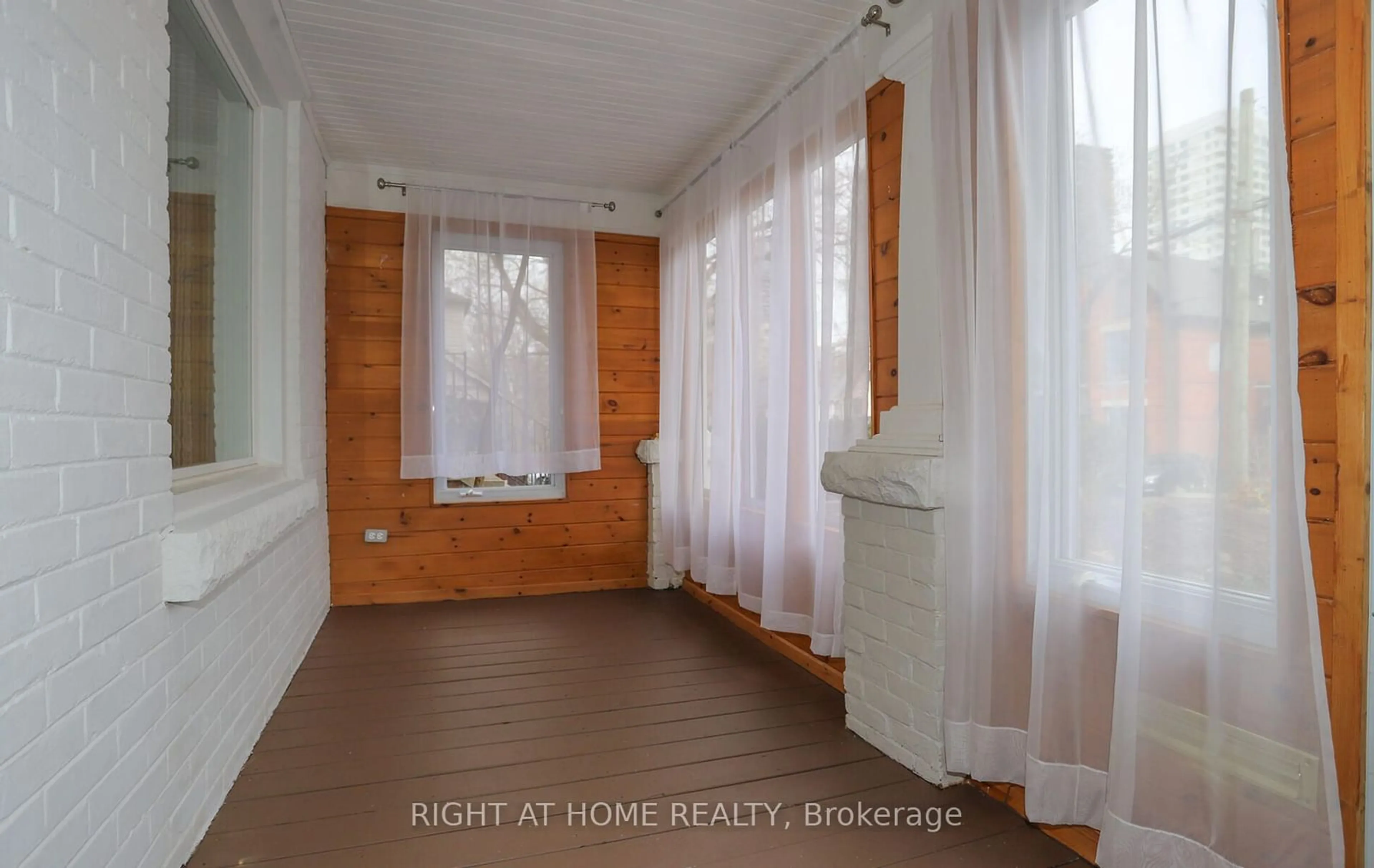 Indoor entryway, wood floors for 165 Hillsdale Ave, Toronto Ontario M4S 1T4