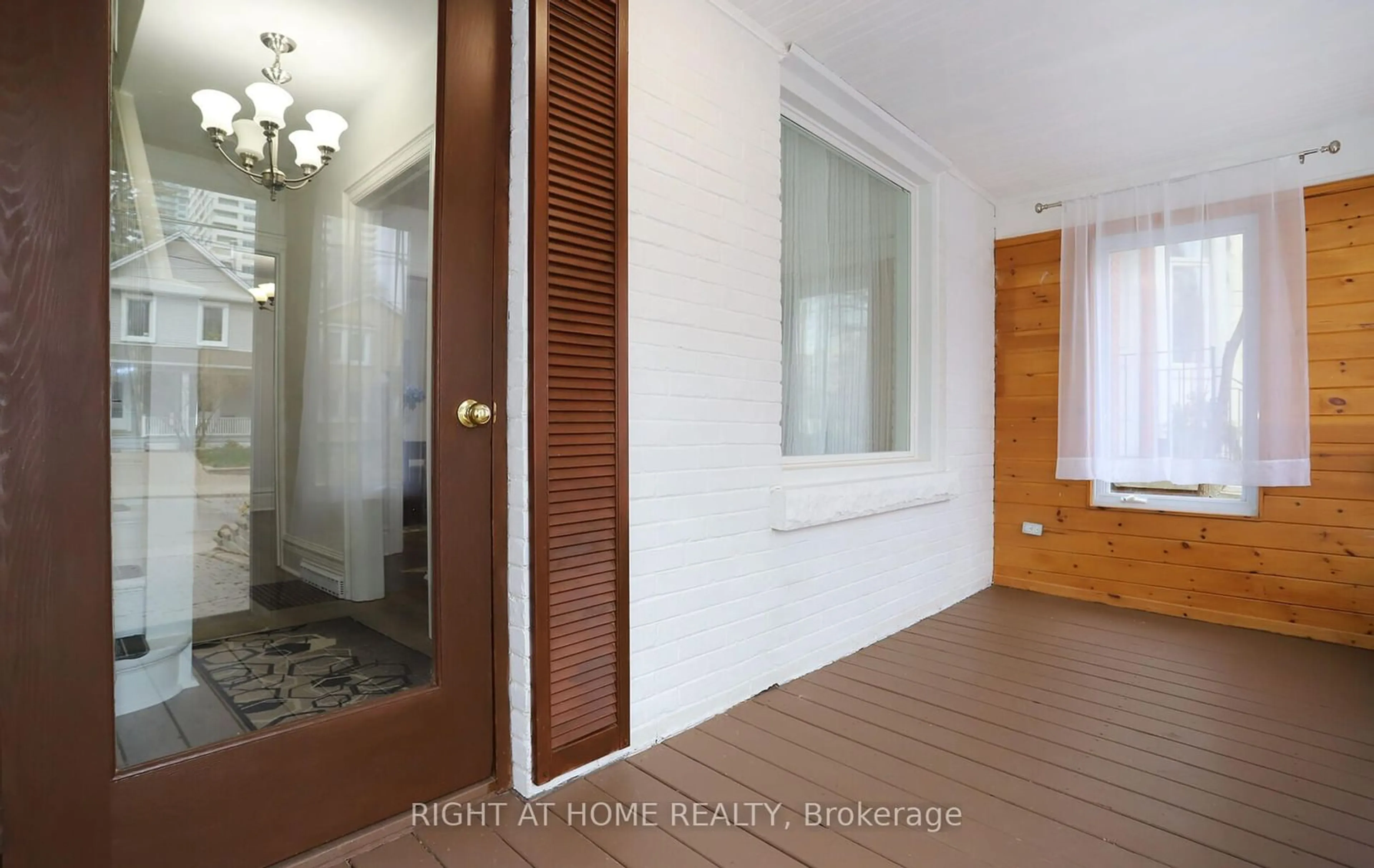 Indoor entryway, wood floors for 165 Hillsdale Ave, Toronto Ontario M4S 1T4