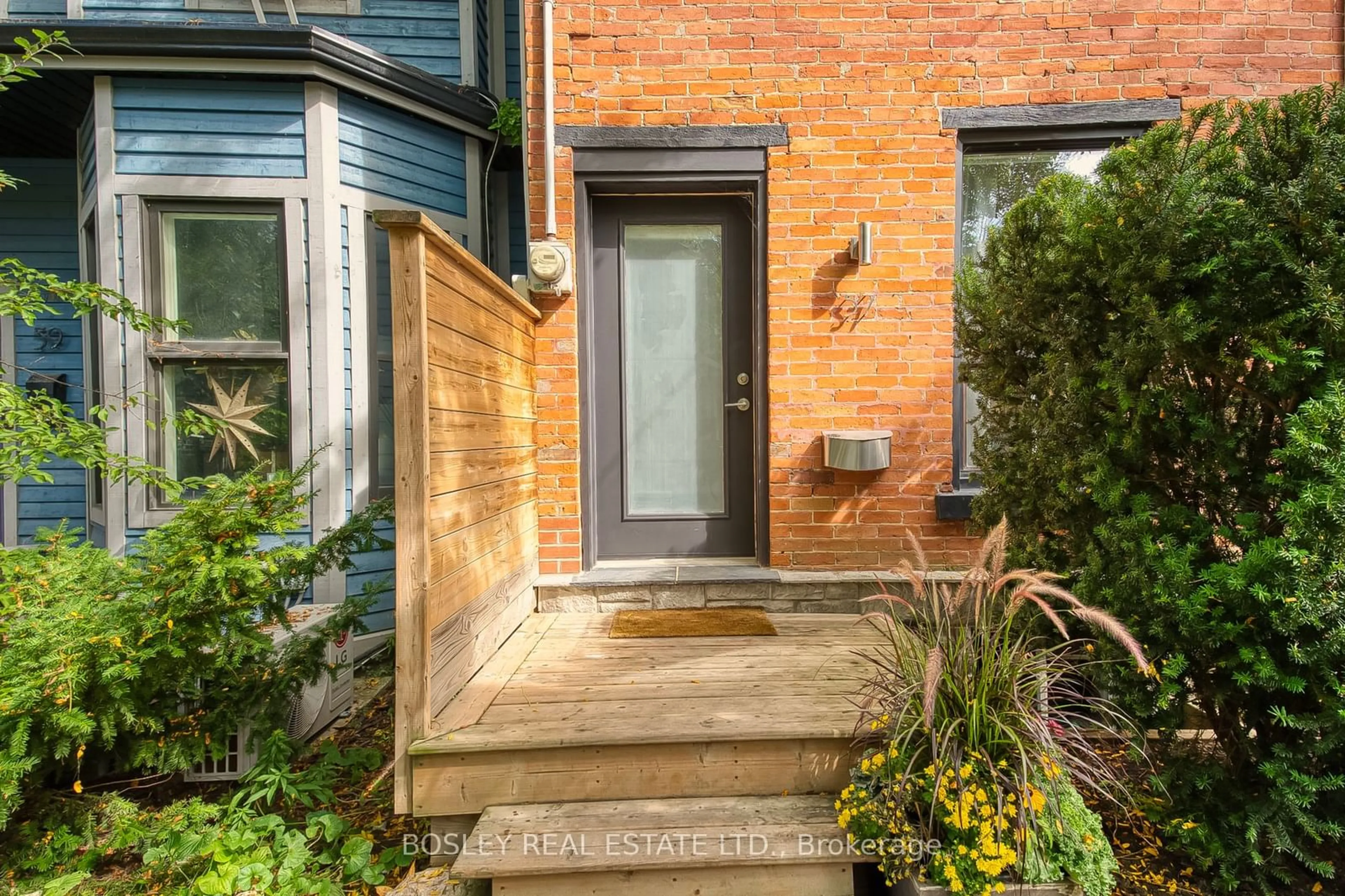 Indoor entryway for 57 Stafford St, Toronto Ontario M6J 2R7