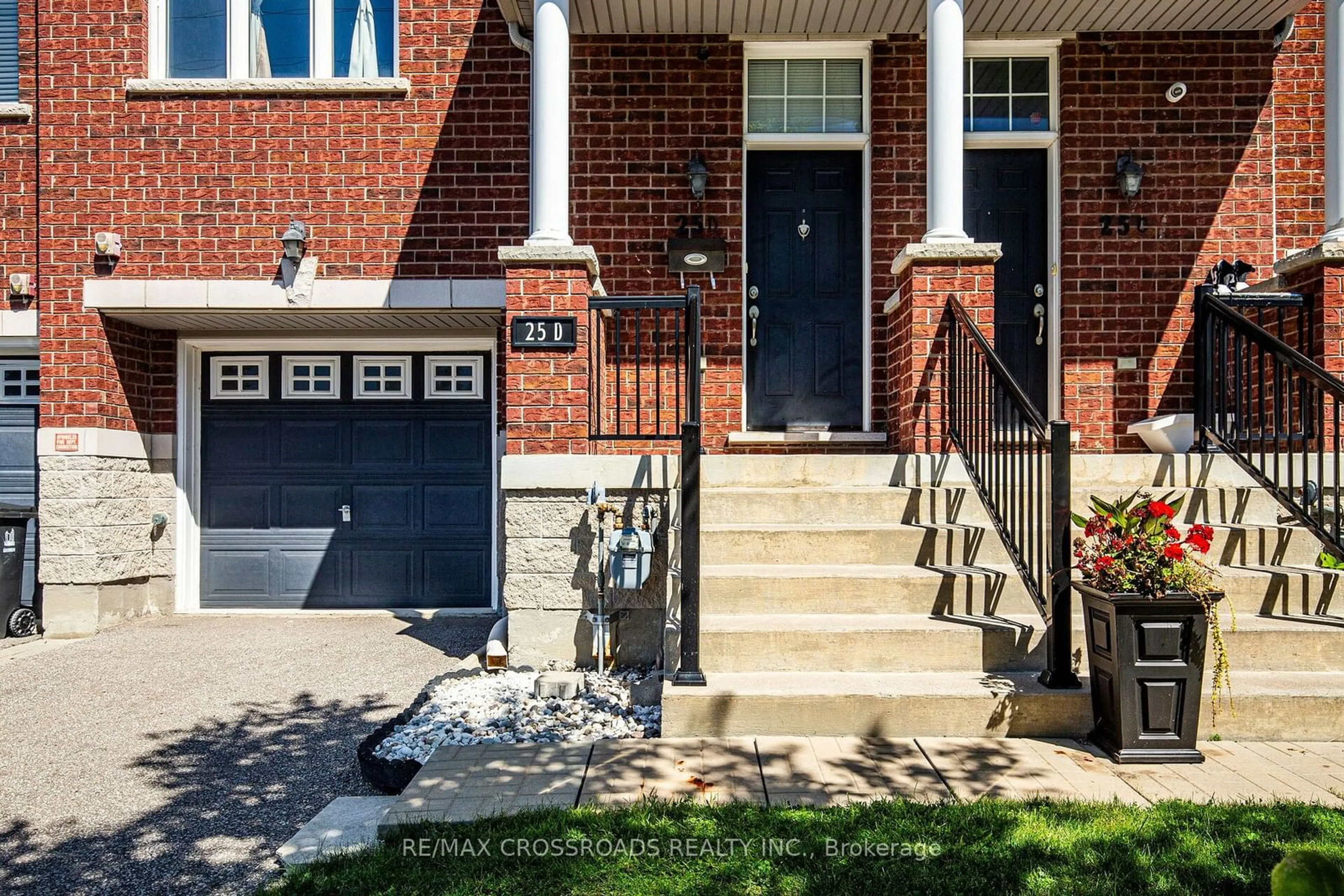 Home with brick exterior material for 25D Hobson Ave, Toronto Ontario M4A 0A4