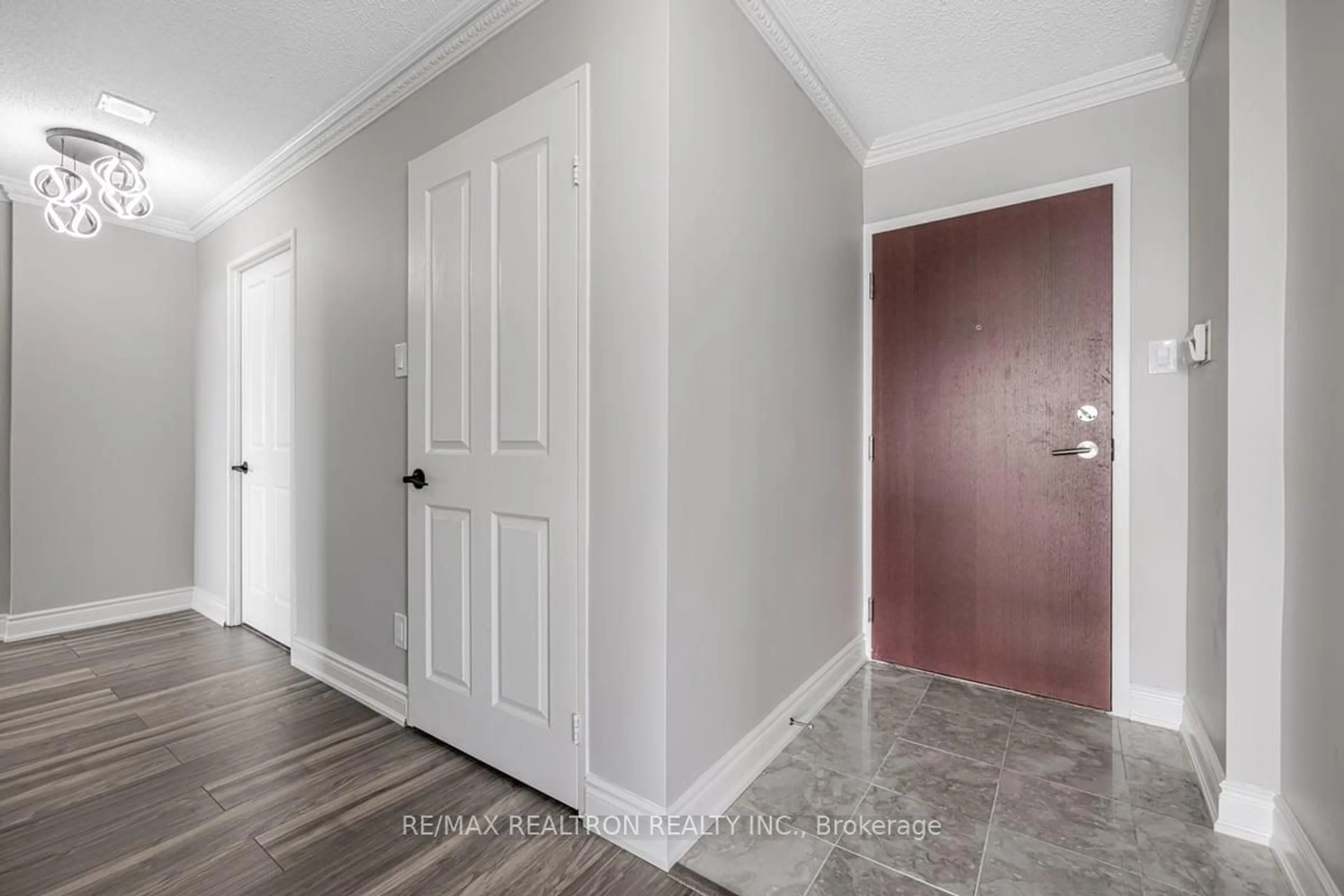 Indoor entryway for 1121 Steeles Ave #1412, Toronto Ontario M2R 3W7