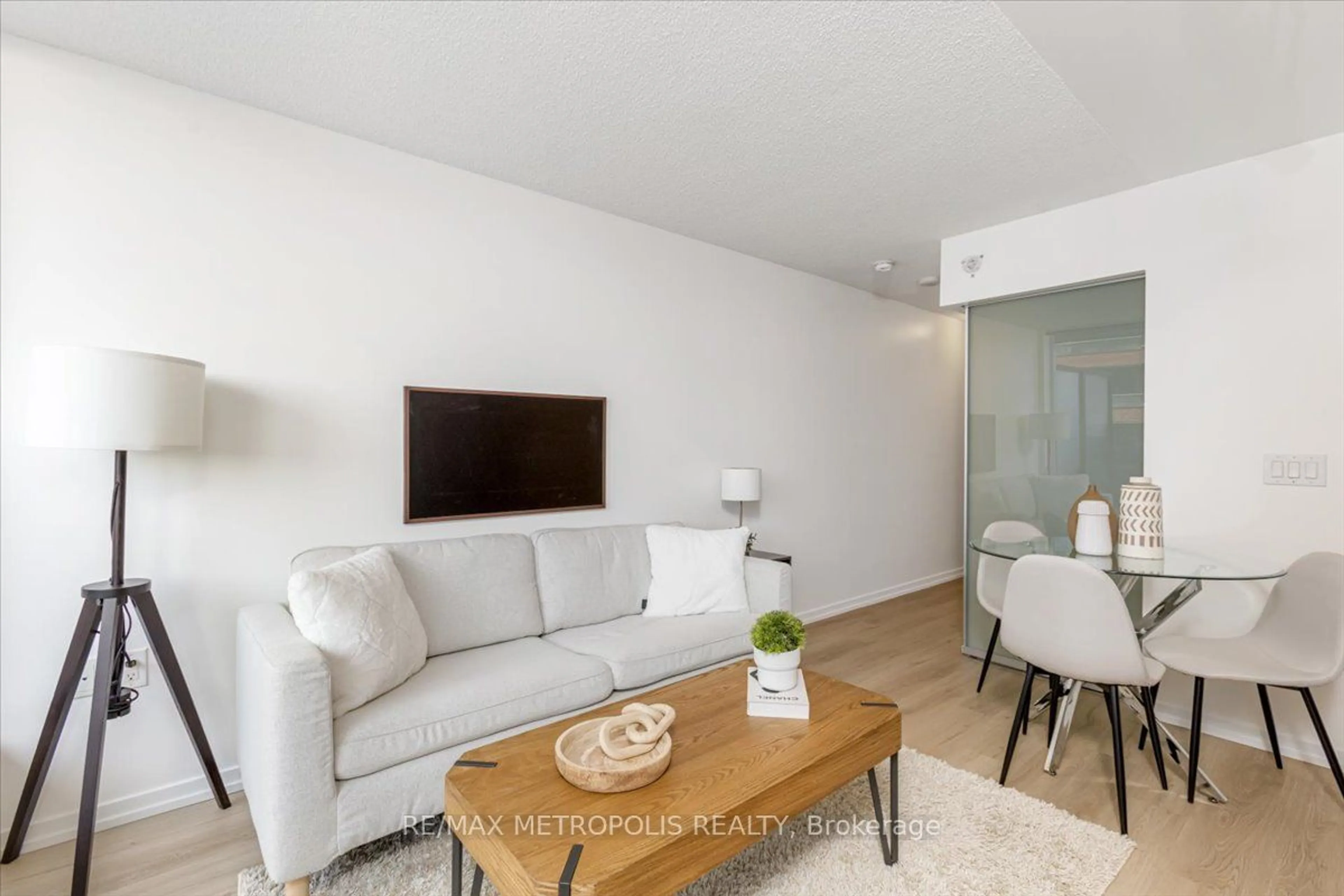 Living room for 36 Lisgar St #906E, Toronto Ontario M6J 0C7