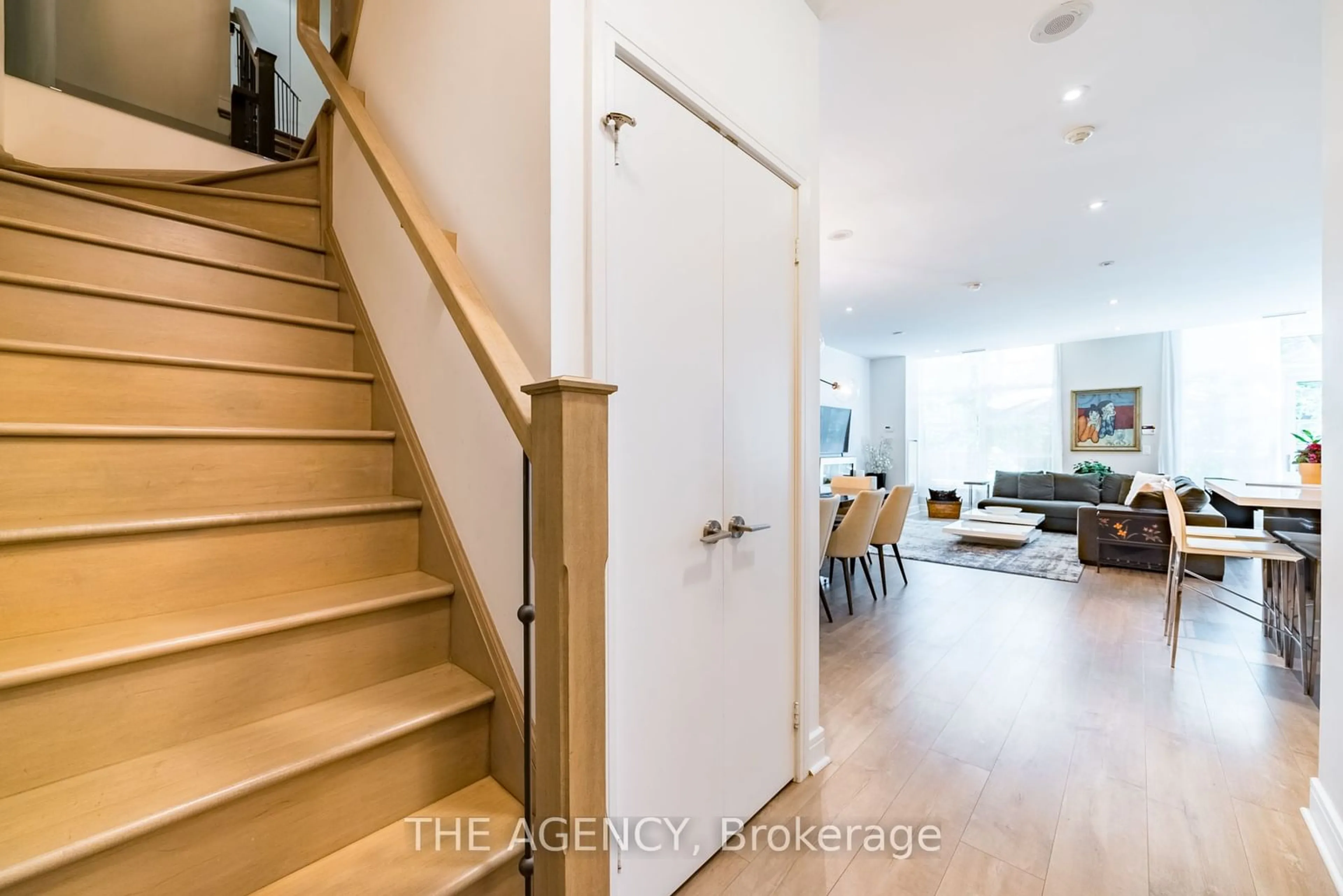 Indoor entryway, wood floors for 35 Brian Peck Cres #TH113, Toronto Ontario M4G 0A5