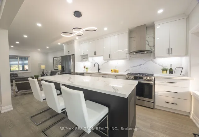 Additional property image - 376 Northcliffe Blvd