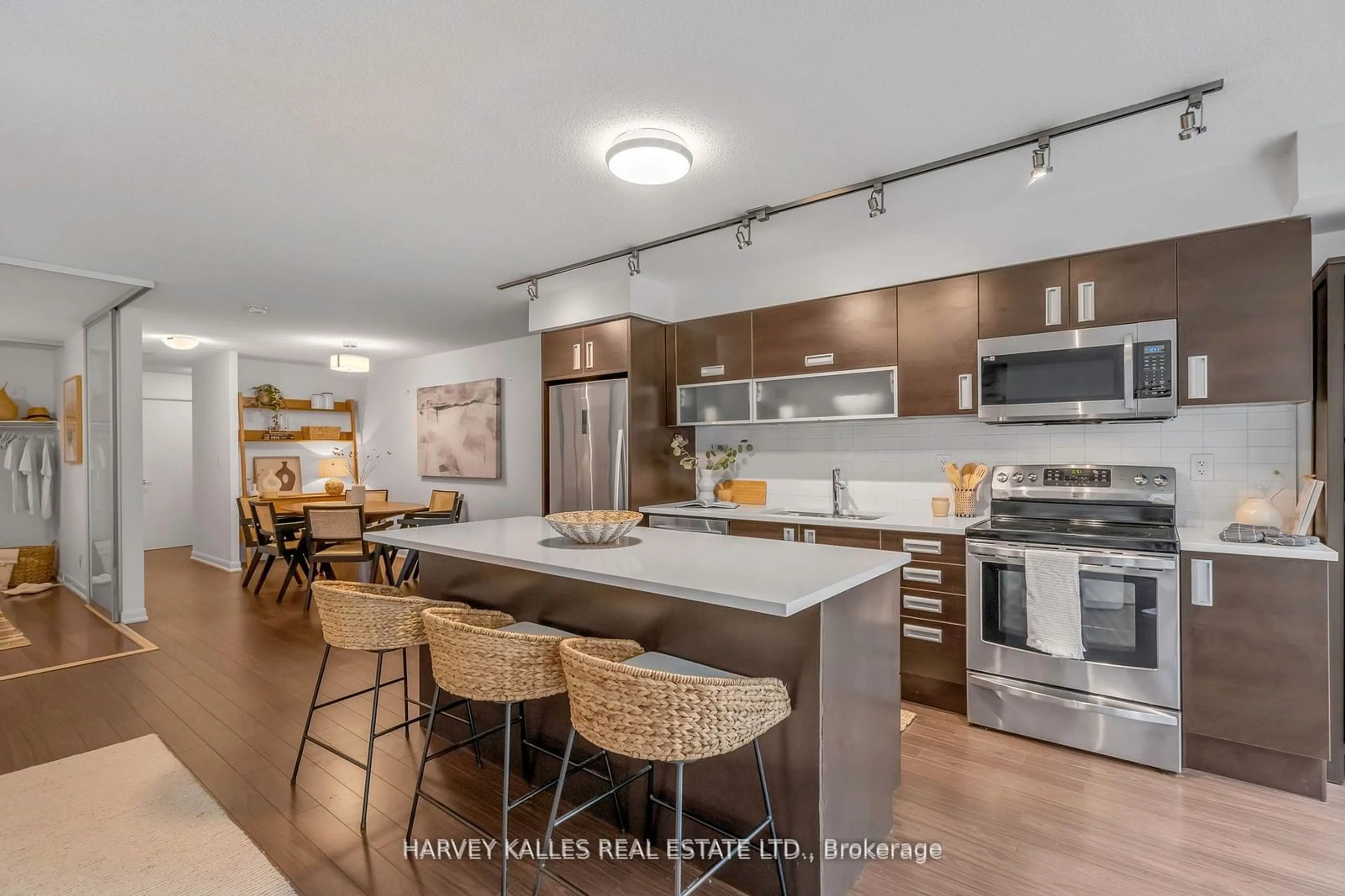 Contemporary kitchen for 205 Frederick St #511, Toronto Ontario M5A 4V3