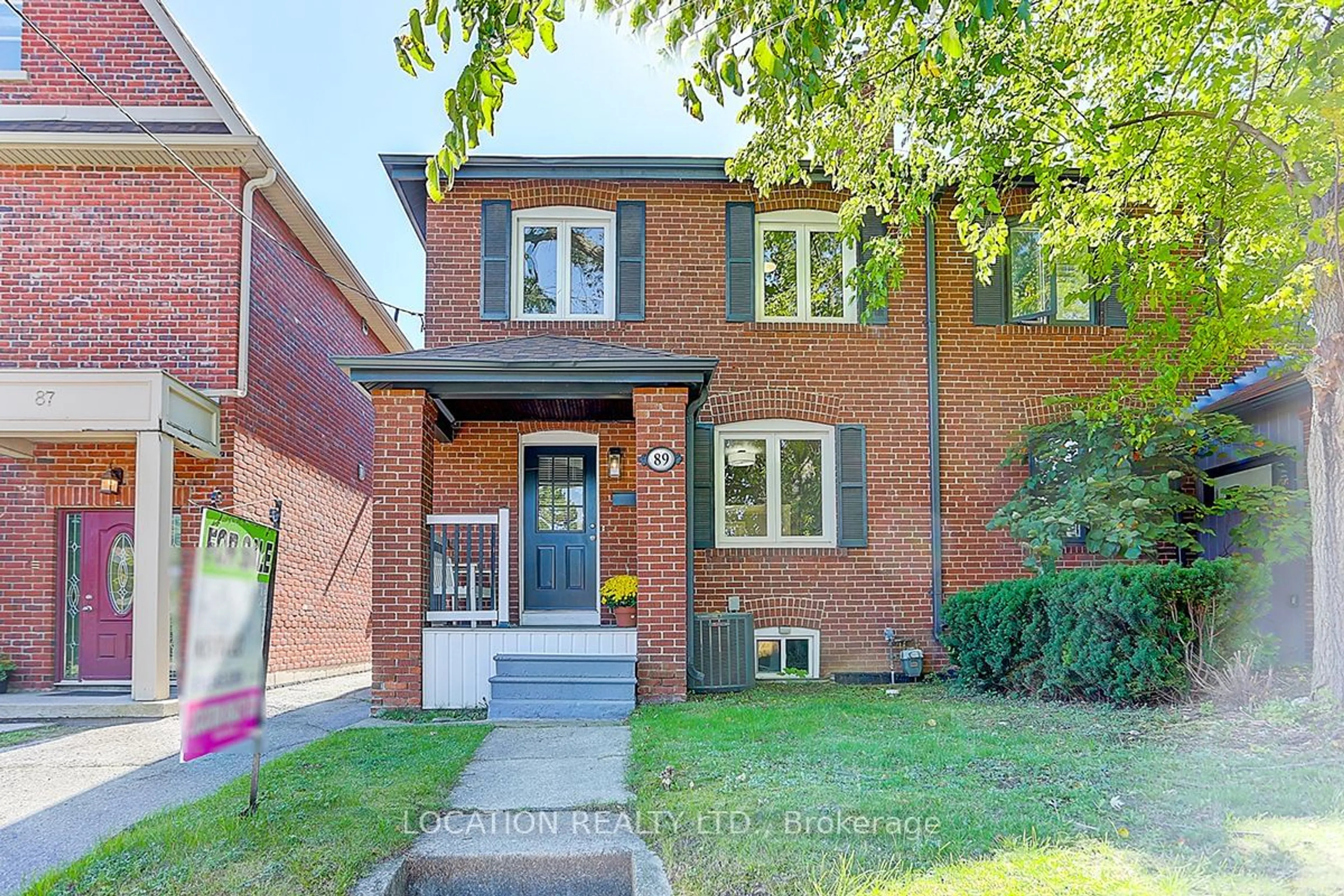 Home with brick exterior material for 89 Lawrence Ave, Toronto Ontario M5M 1A7