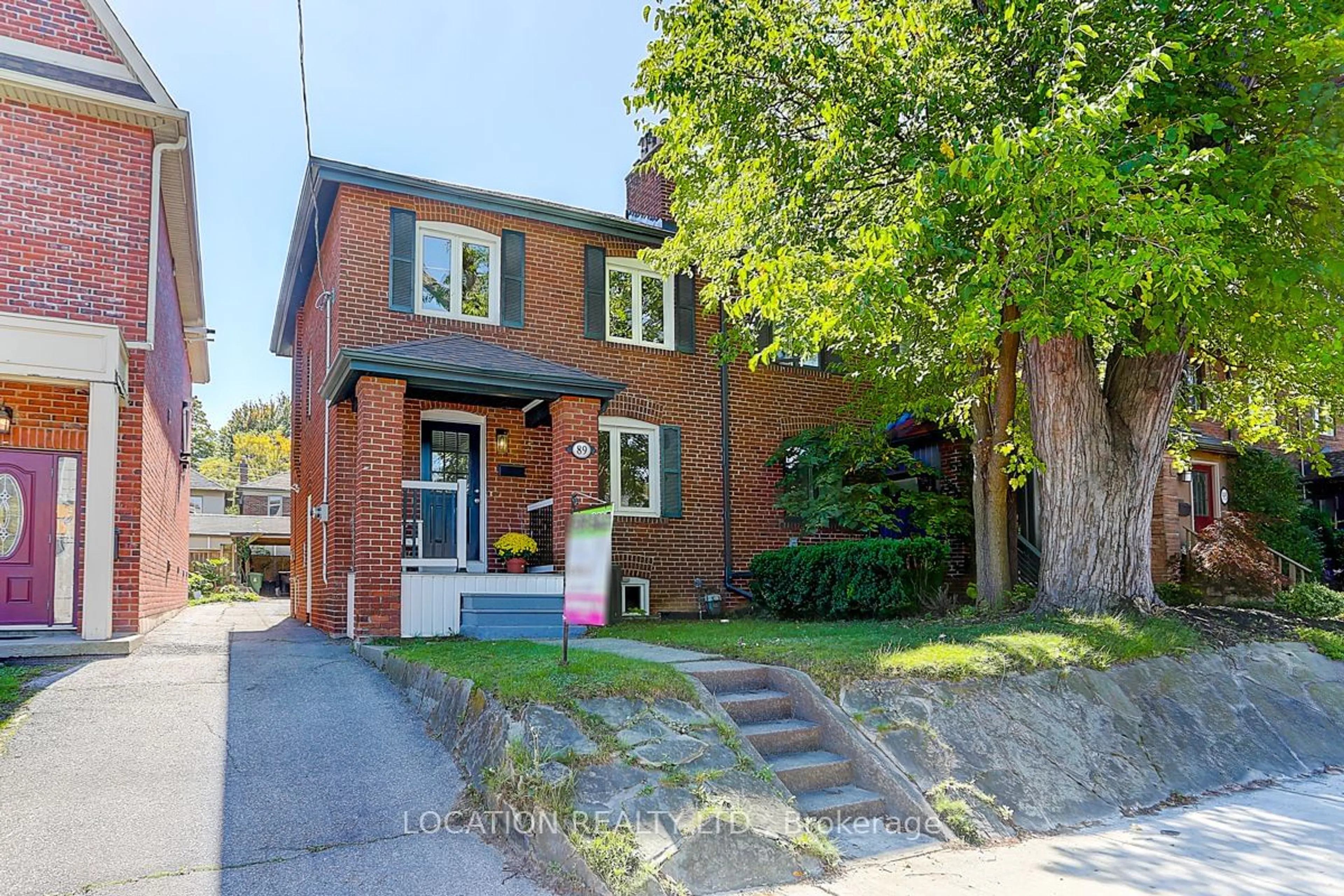 Home with brick exterior material for 89 Lawrence Ave, Toronto Ontario M5M 1A7