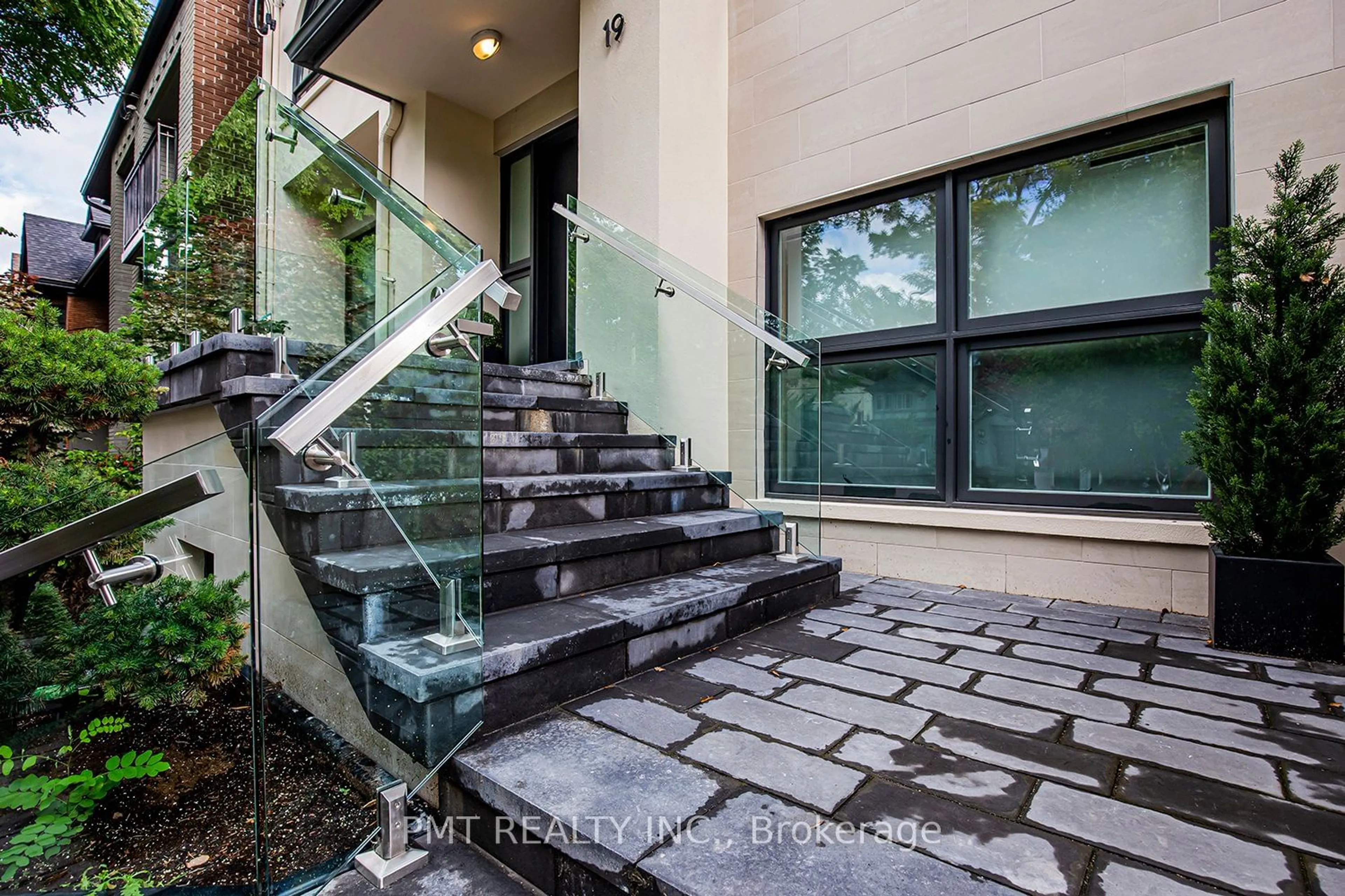 Indoor entryway, cement floor for 19 Clarendon Ave, Toronto Ontario M4V 1H8