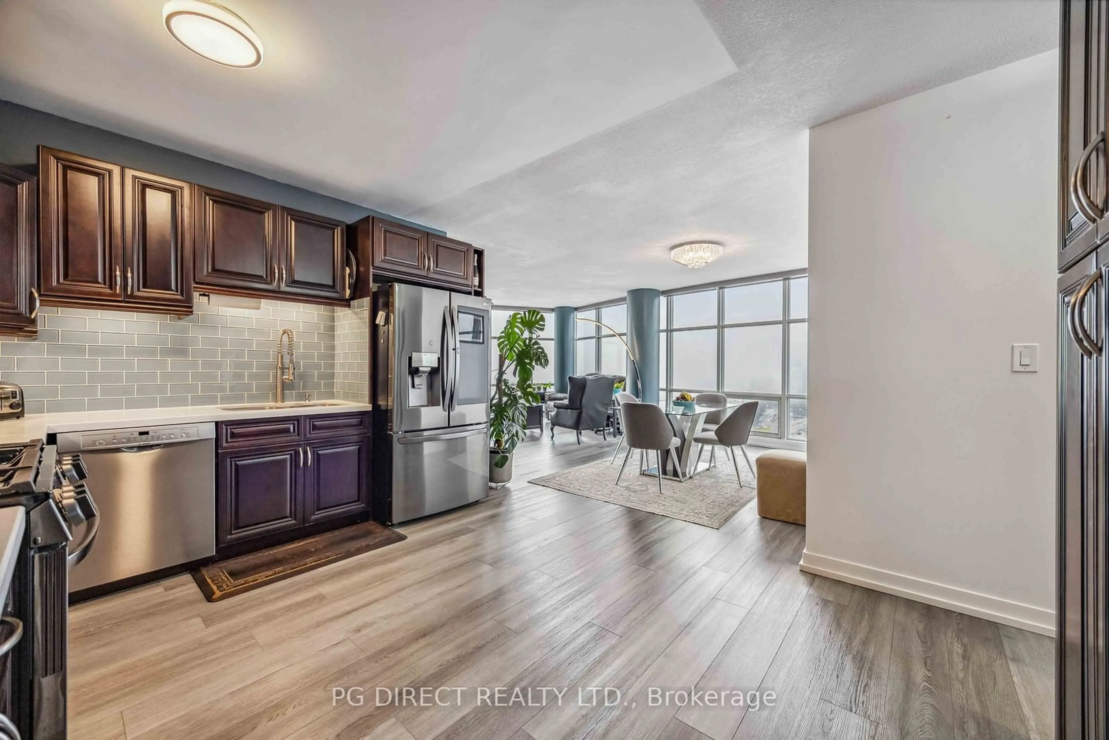 Open concept kitchen for 35 Mariner Terr #2312, Toronto Ontario M5V 3V9