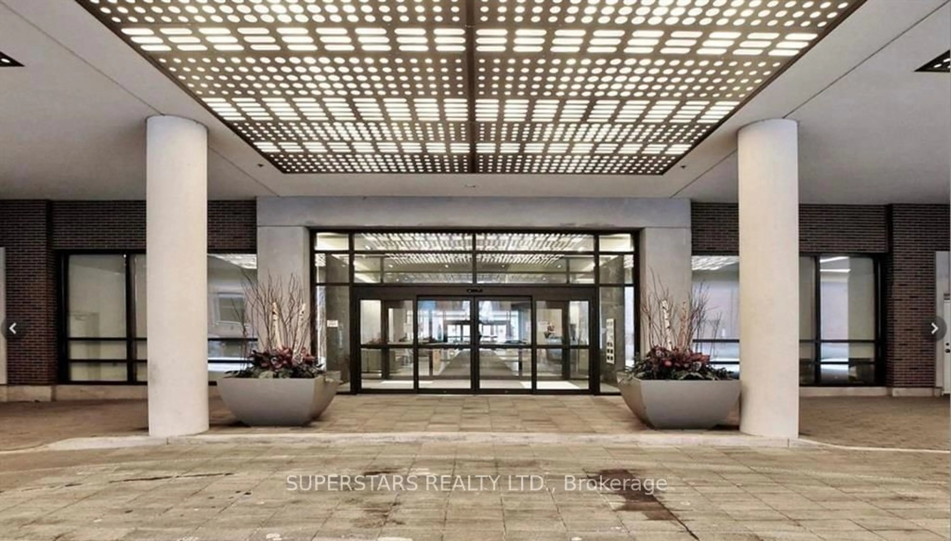 Indoor lobby, ceramic floors for 460 Adelaide St #915, Toronto Ontario M5A 0E7