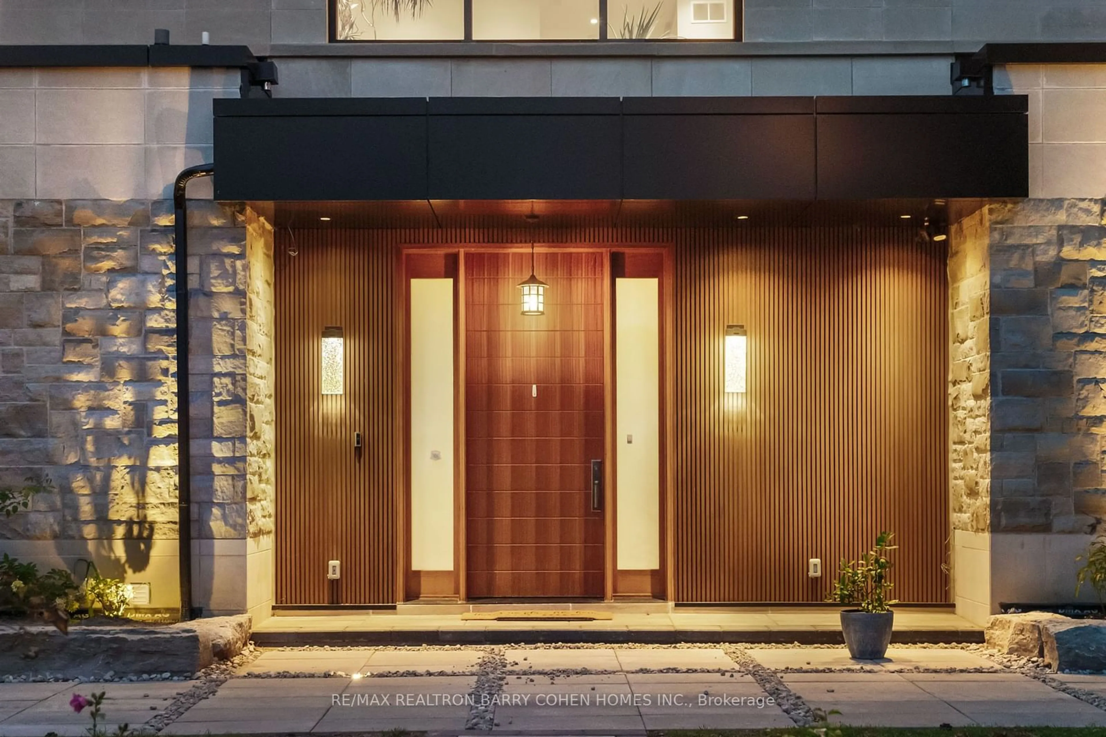 Indoor entryway, wood floors for 28 Brian Cliff Dr, Toronto Ontario M3B 2G2