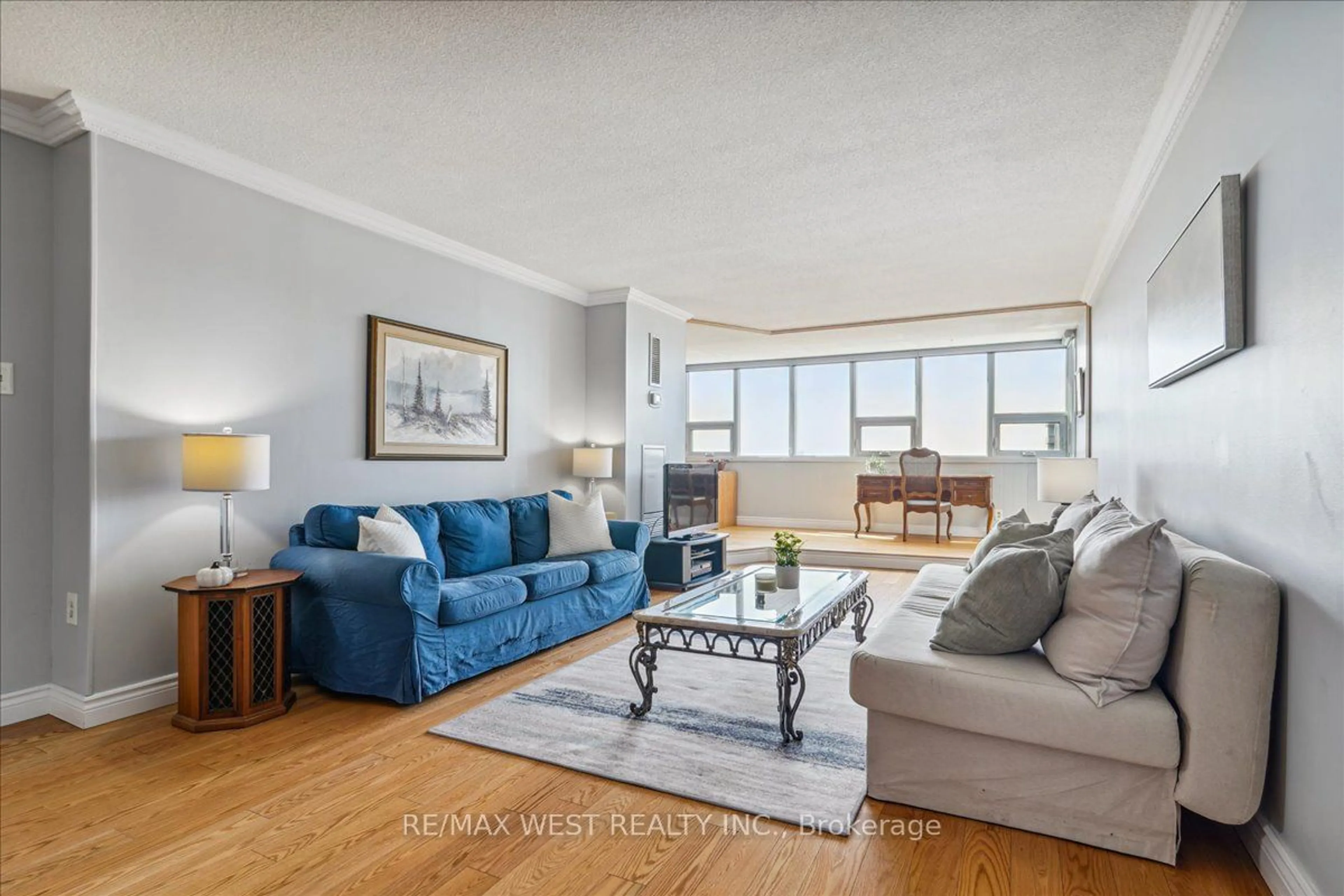 Living room for 3303 Don Mills Rd #2407, Toronto Ontario M2J 4T6