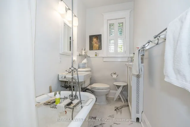 Additional property image - 9 A&B Humewood Dr
