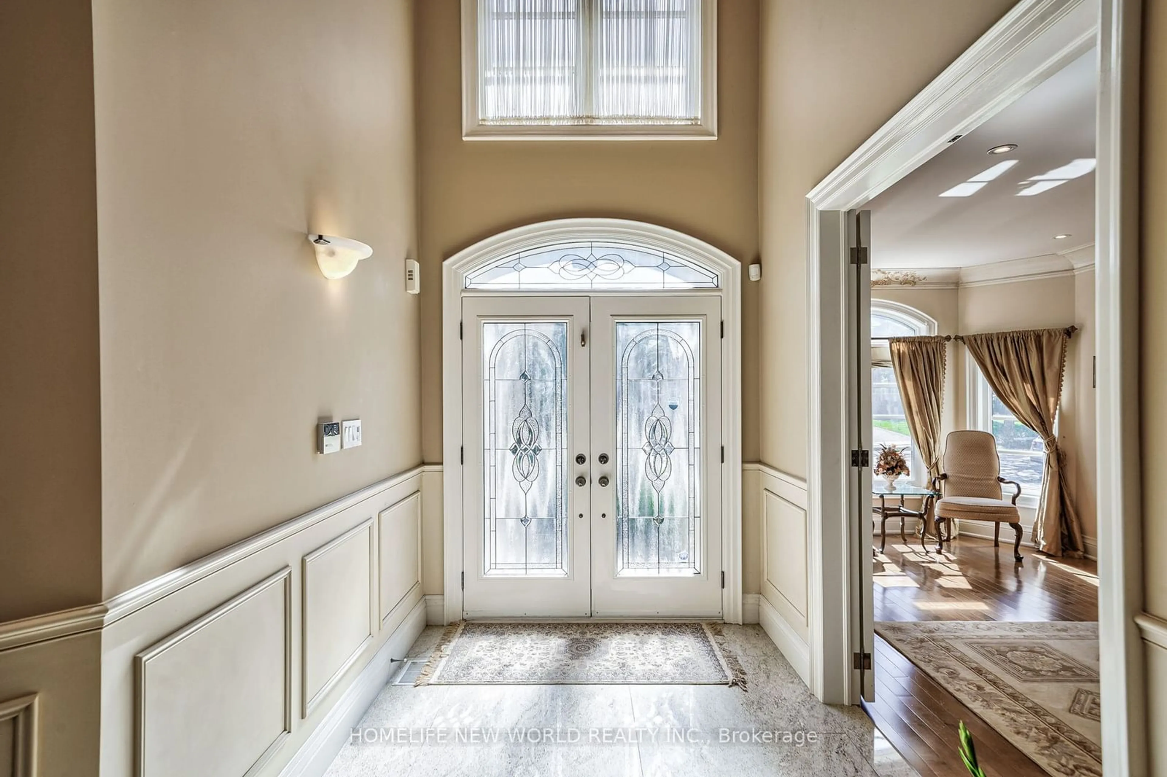 Indoor entryway, wood floors for 338 Byng Ave, Toronto Ontario M2N 4L5