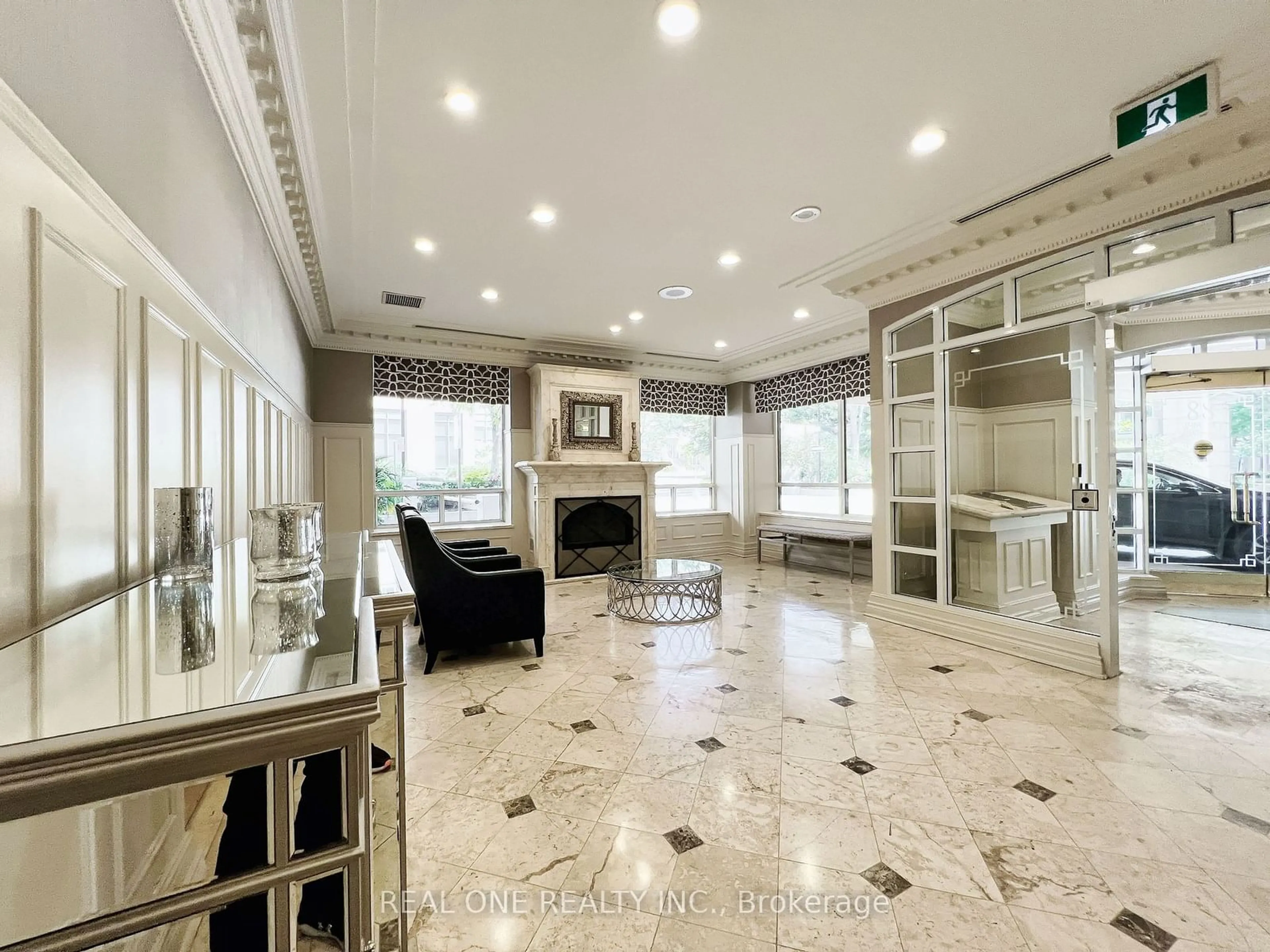 Indoor foyer for 88 Grandview Way #315, Toronto Ontario M2N 6V6