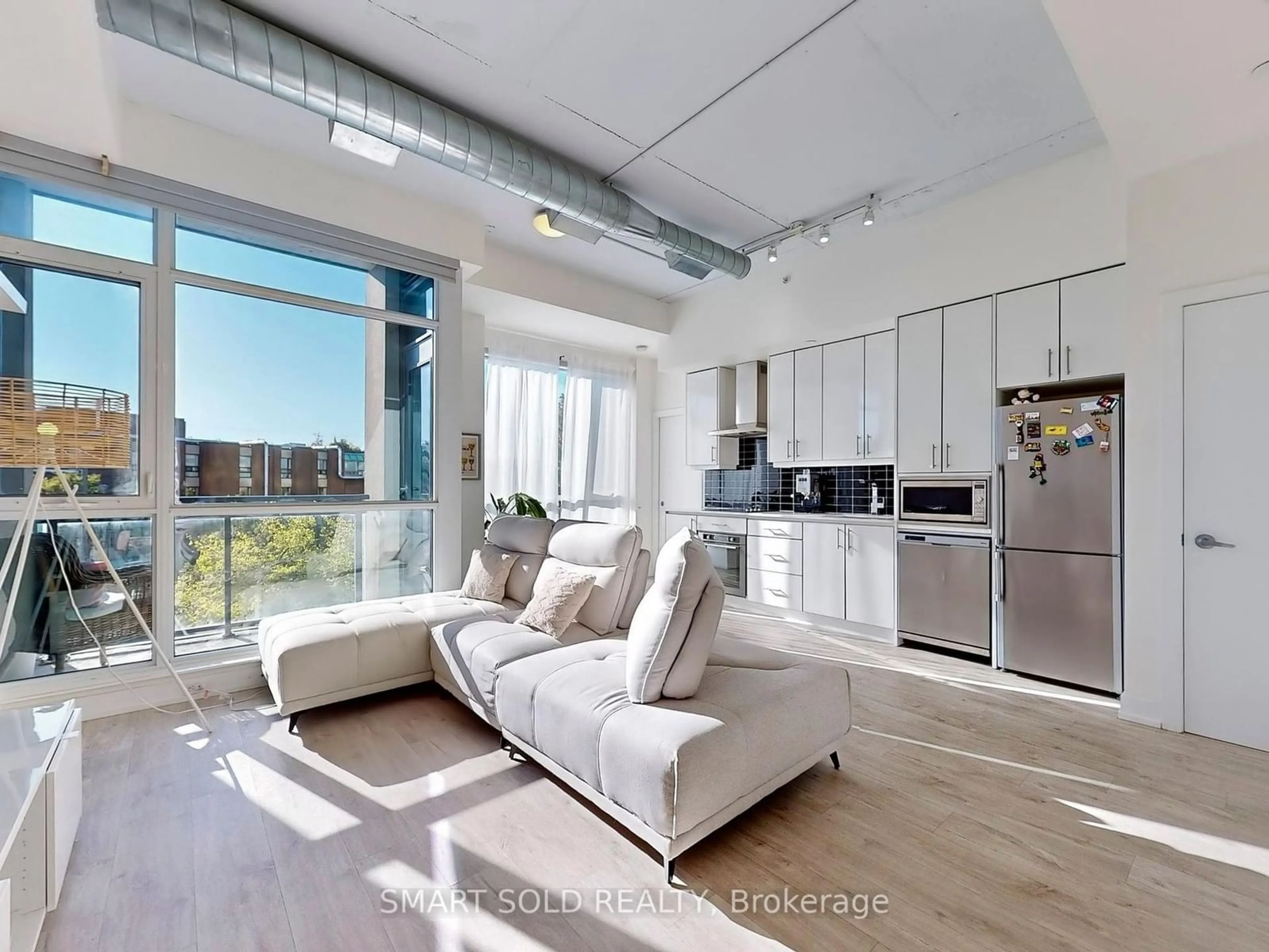 Living room, wood floors for 75 The Donway #312, Toronto Ontario M3C 2E9