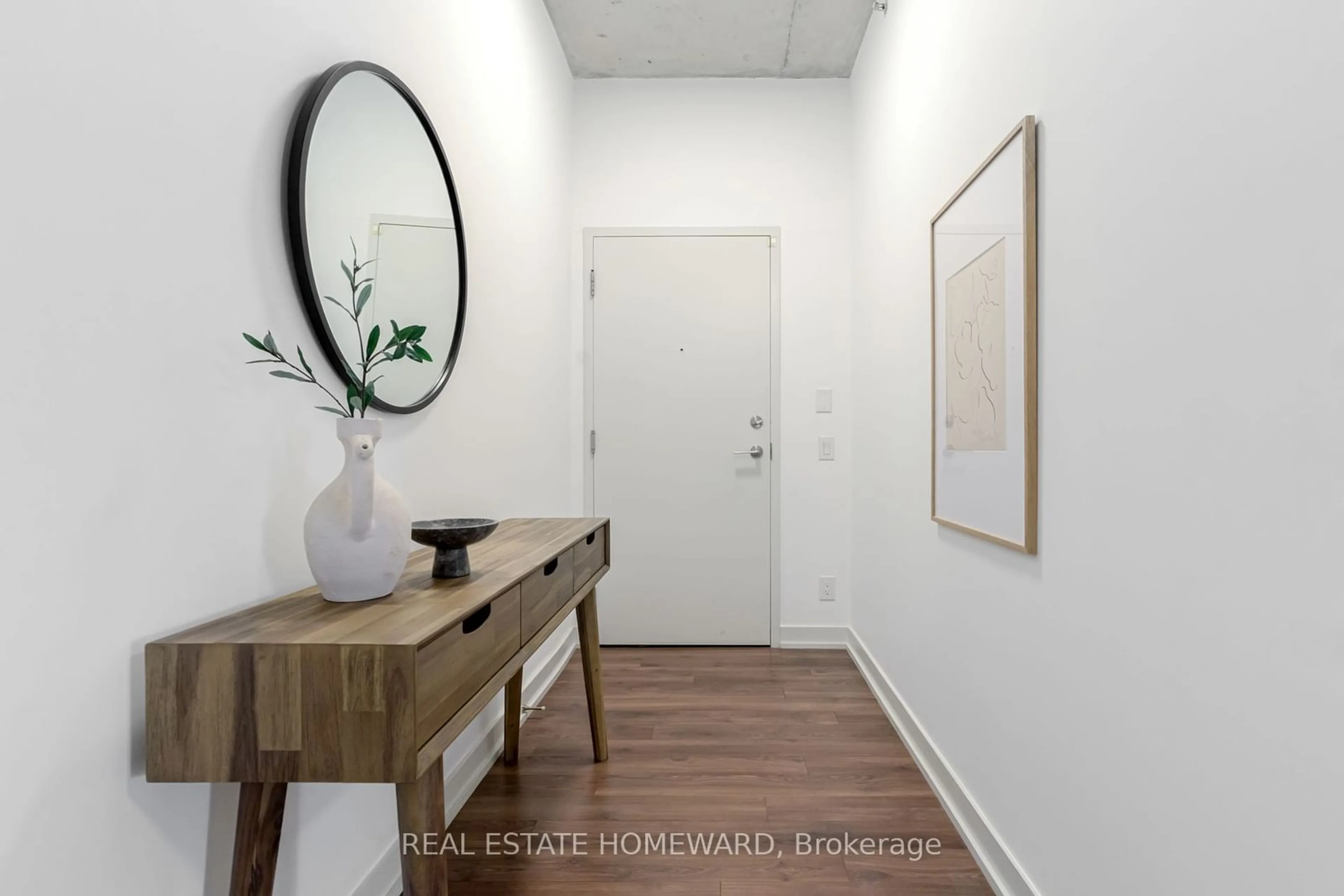 Indoor entryway for 707 Dovercourt Rd #109, Toronto Ontario M6H 2W7