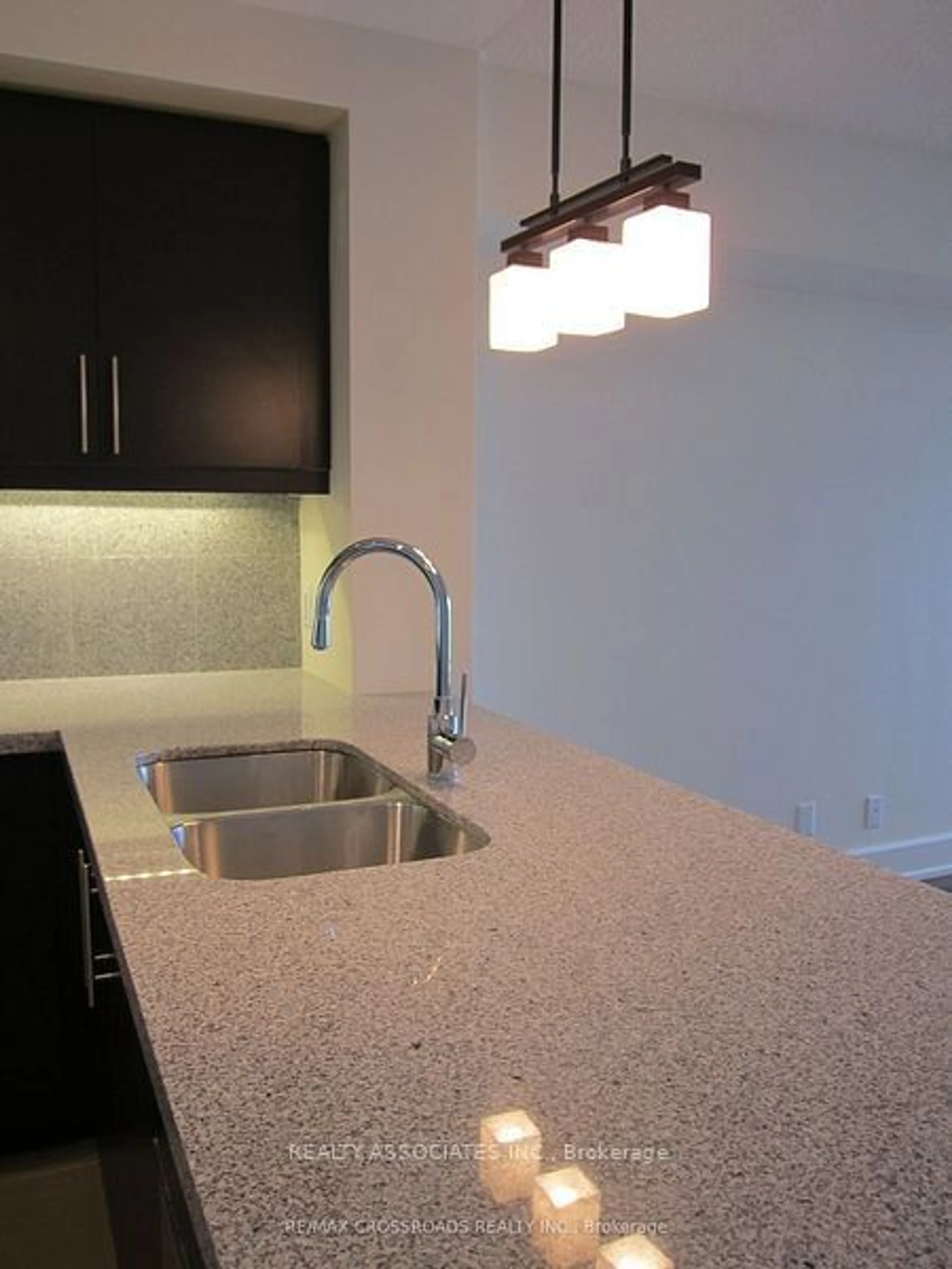 Standard kitchen for 676 Sheppard Ave #709, Toronto Ontario M2K 3E7