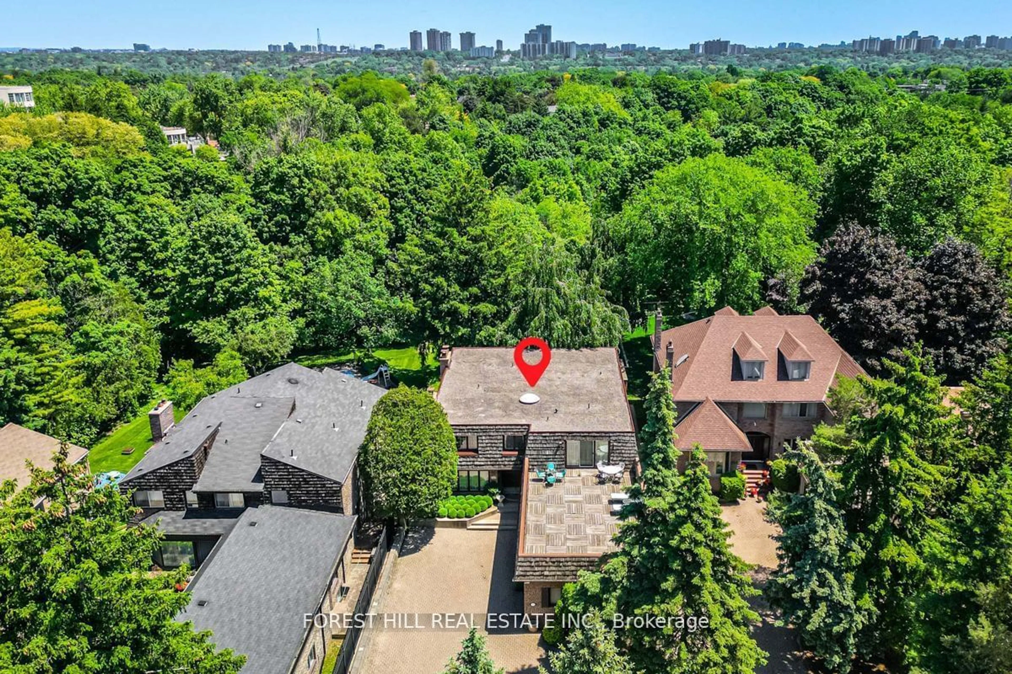 A pic from exterior of the house or condo, the street view for 255 Burbank Dr, Toronto Ontario M2K 2S4