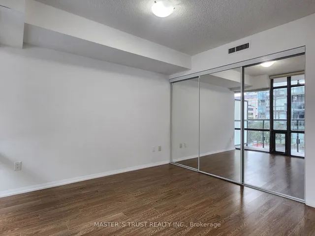 Additional property image - 37 Grosvenor St Unit 410