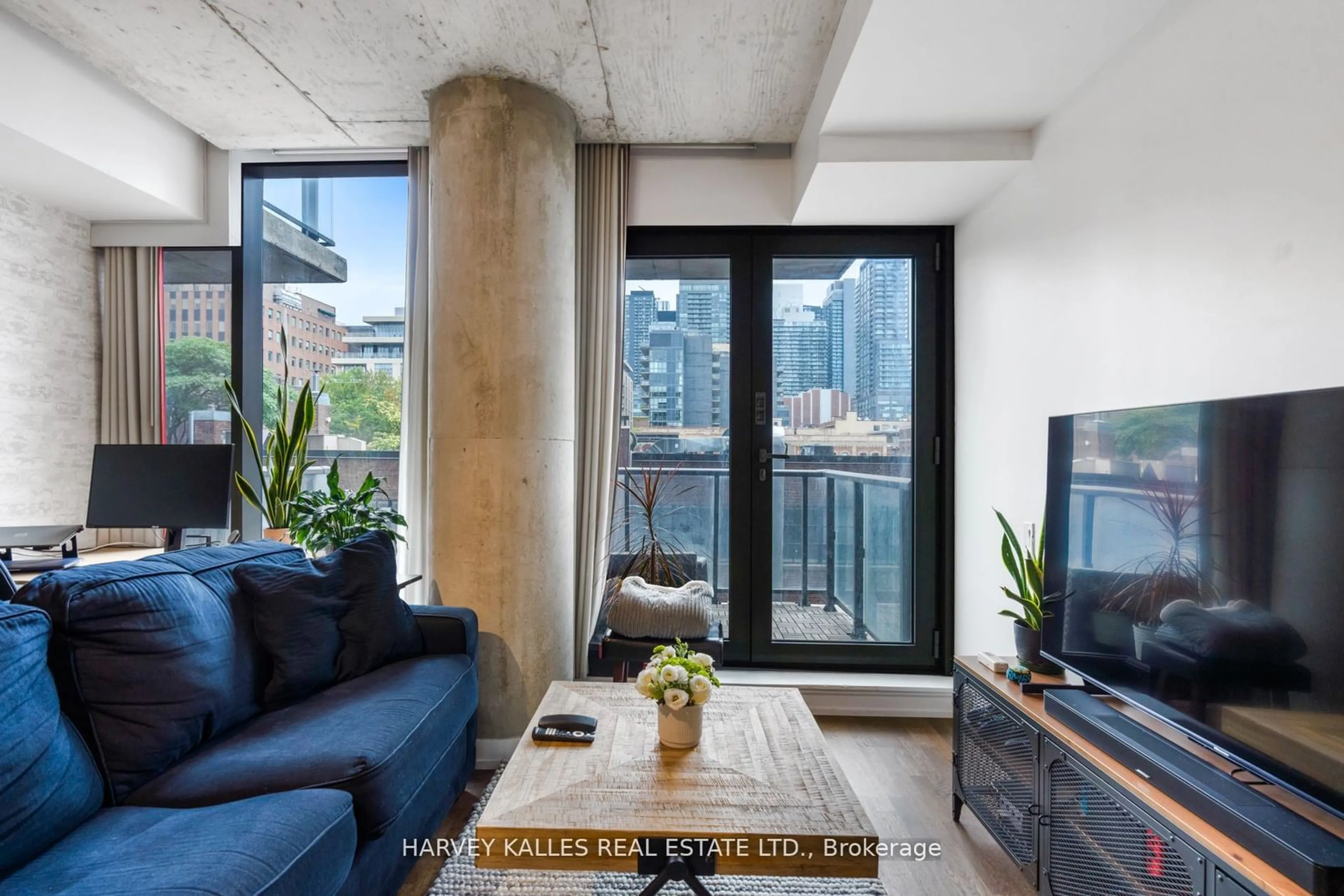 Living room for 560 King St #309, Toronto Ontario M5V 1M3