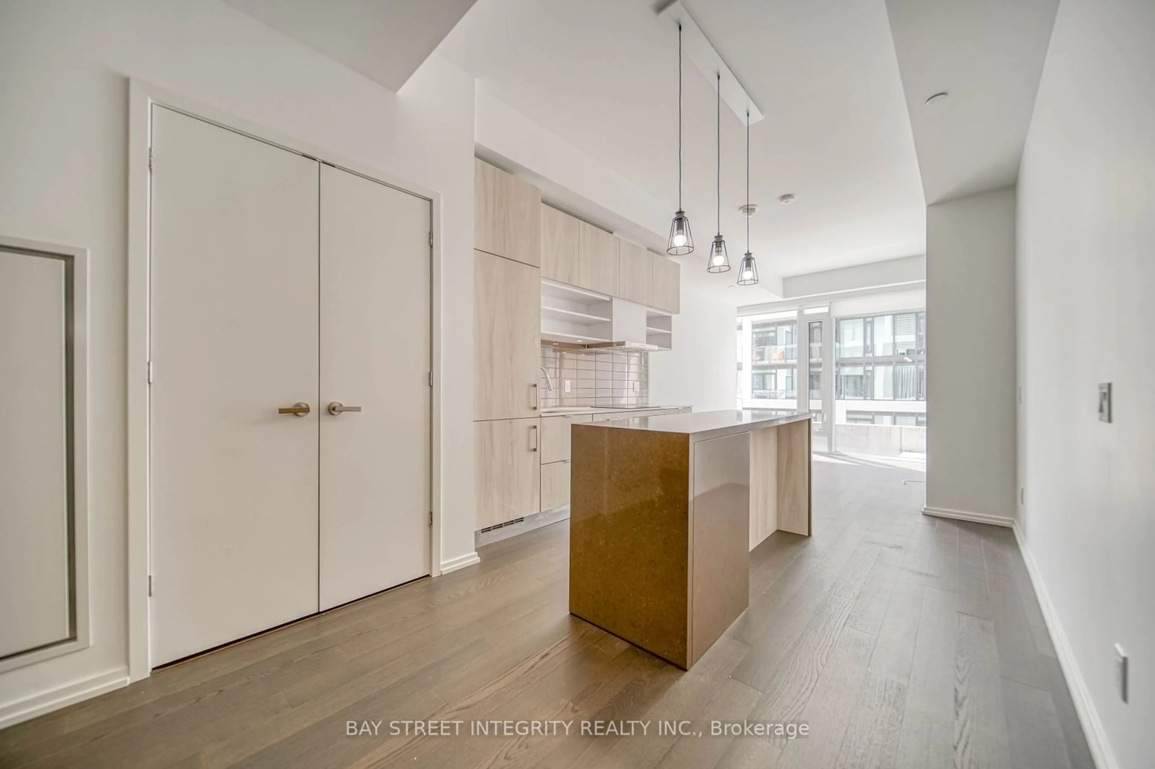 Open concept kitchen for 5 Soudan Ave #1002, Toronto Ontario M4S 0B1