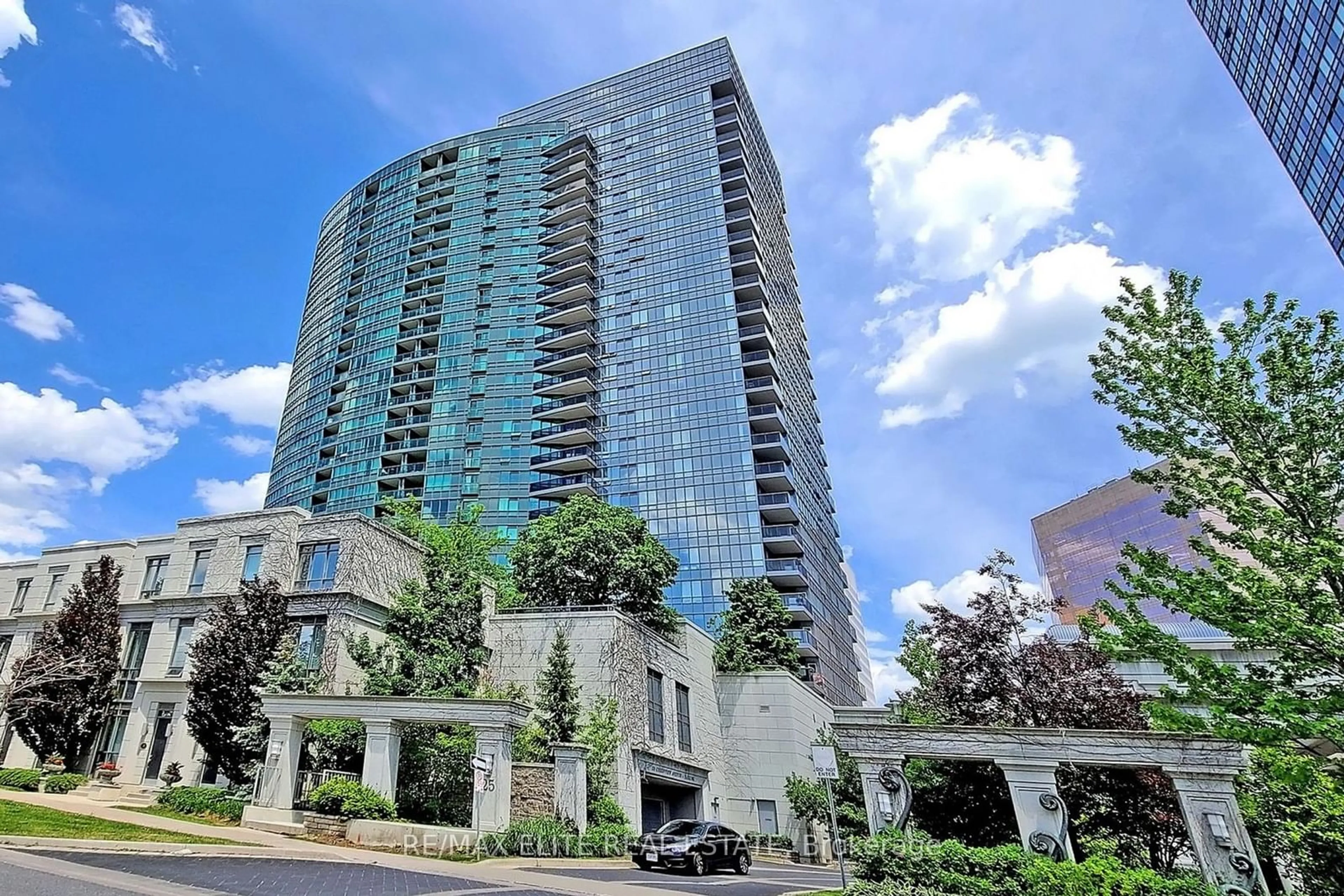 A pic from exterior of the house or condo for 25 Greenview Ave #427, Toronto Ontario M2M 0A5