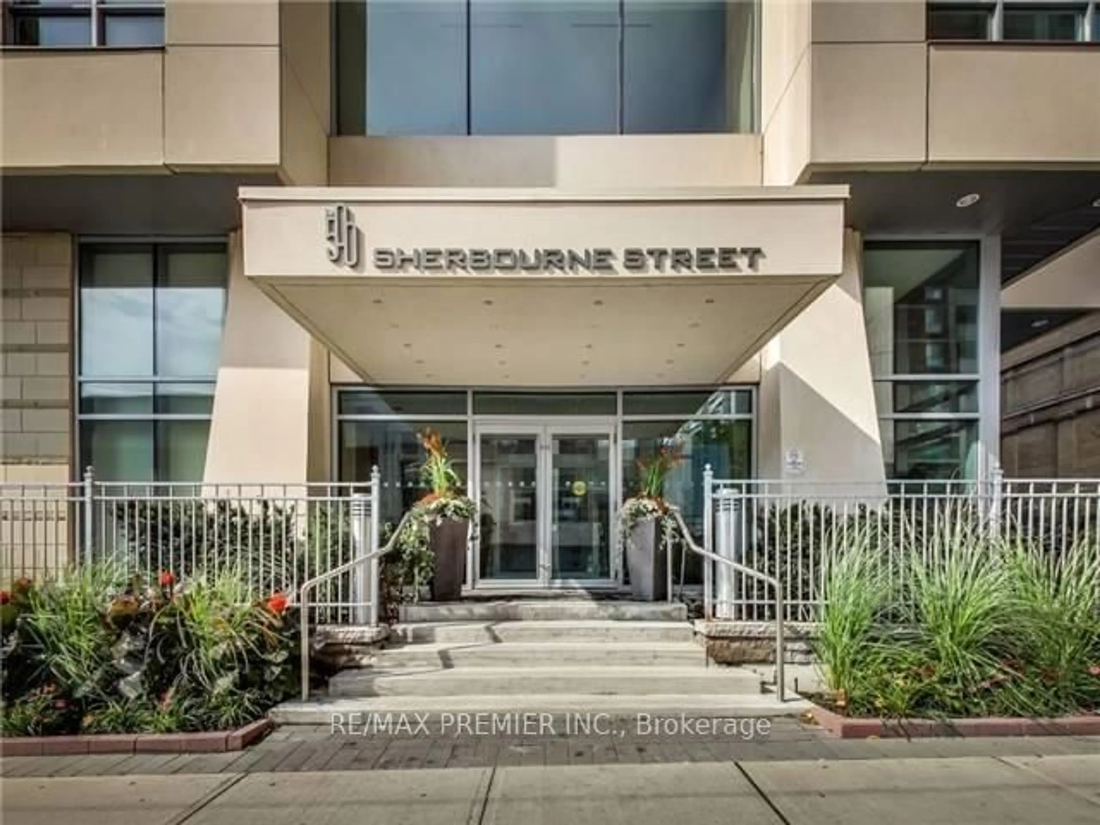 Street view for 500 Sherbourne St #220, Toronto Ontario M4X 1L1