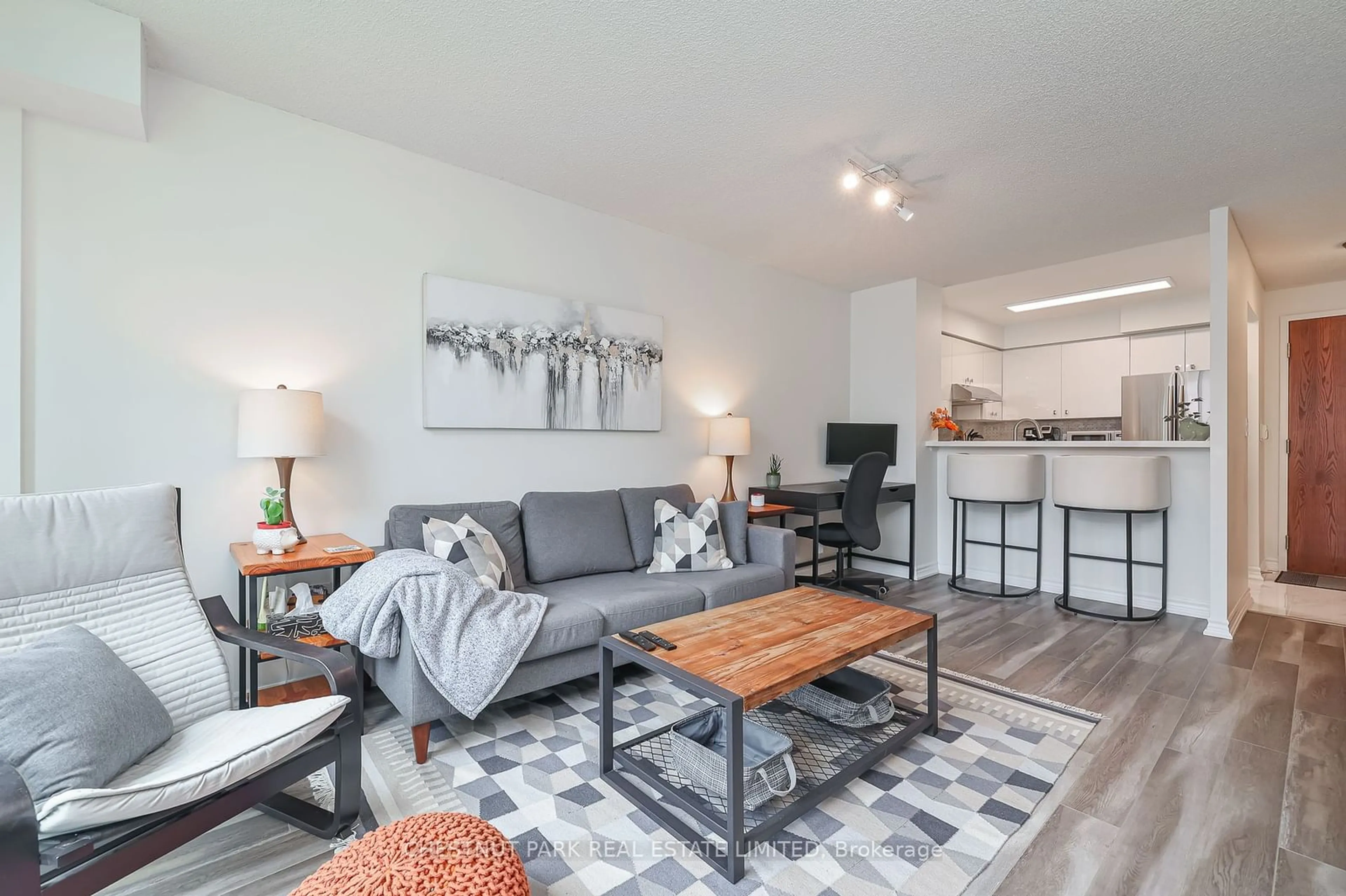 Living room for 18 Pemberton Ave #PH02, Toronto Ontario M2M 4K9