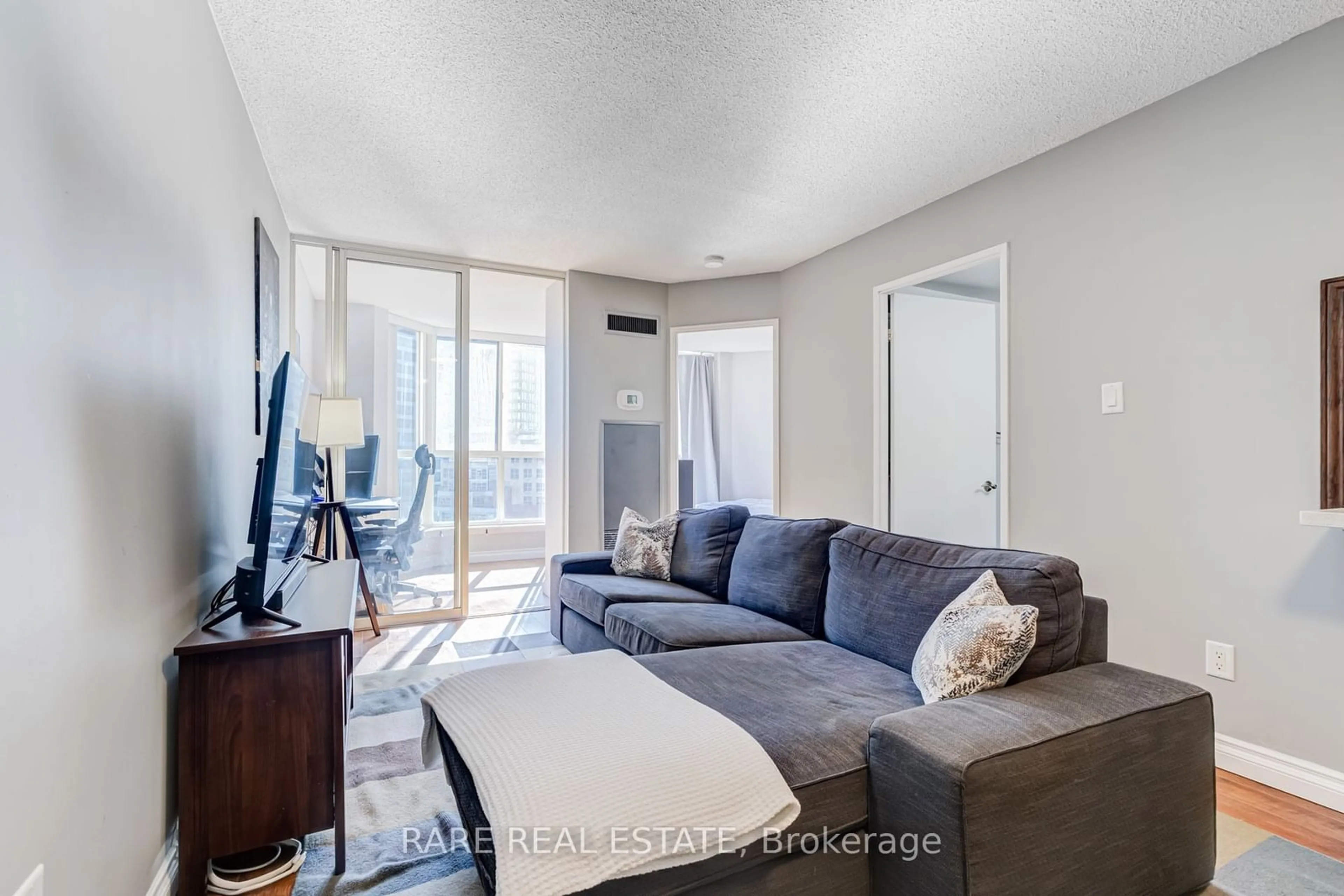 A pic of a room for 44 St Joseph St #1708, Toronto Ontario M4Y 2W4