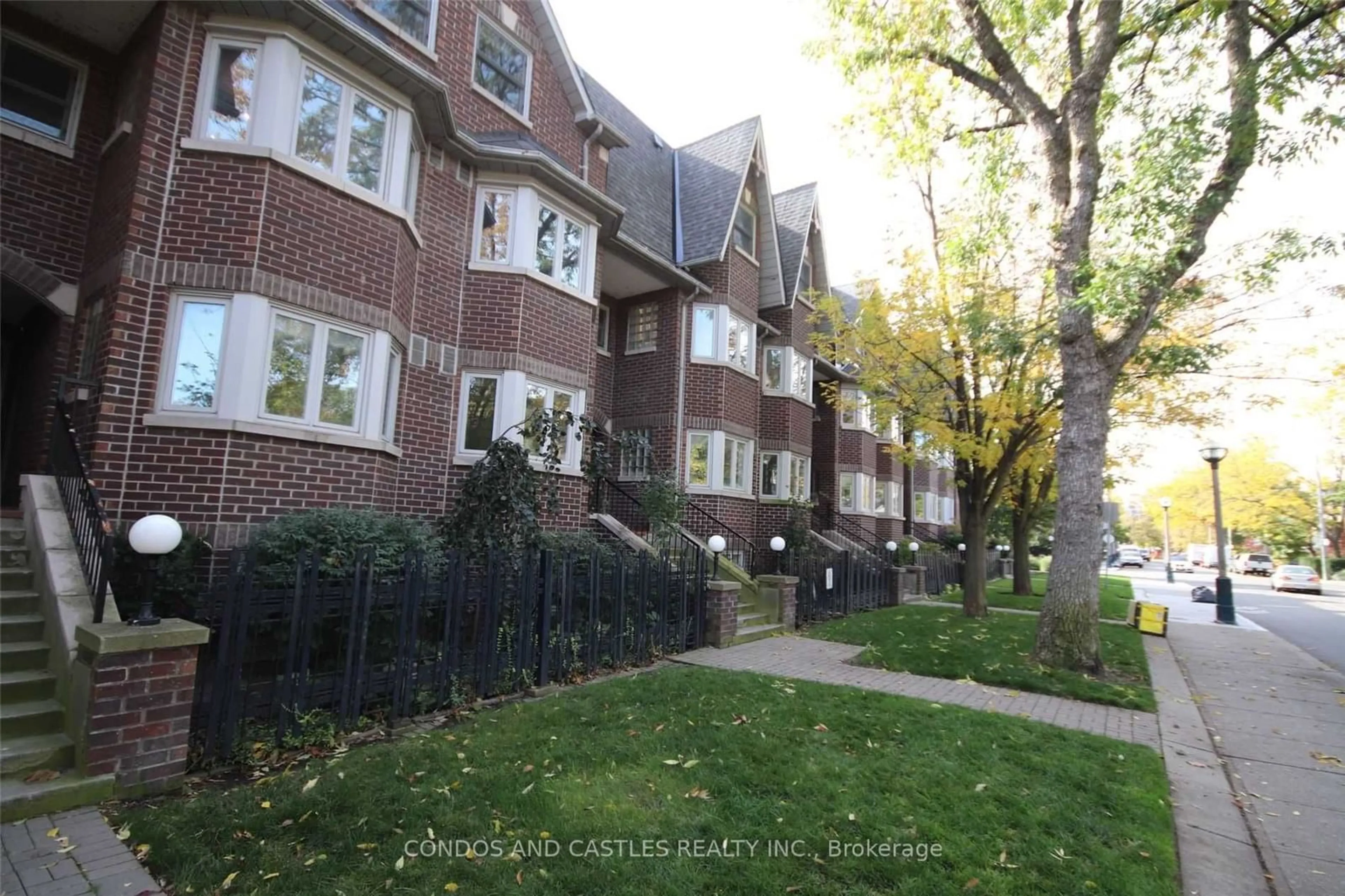 A pic from exterior of the house or condo, the street view for 889C Adelaide St, Toronto Ontario M6J 3T1