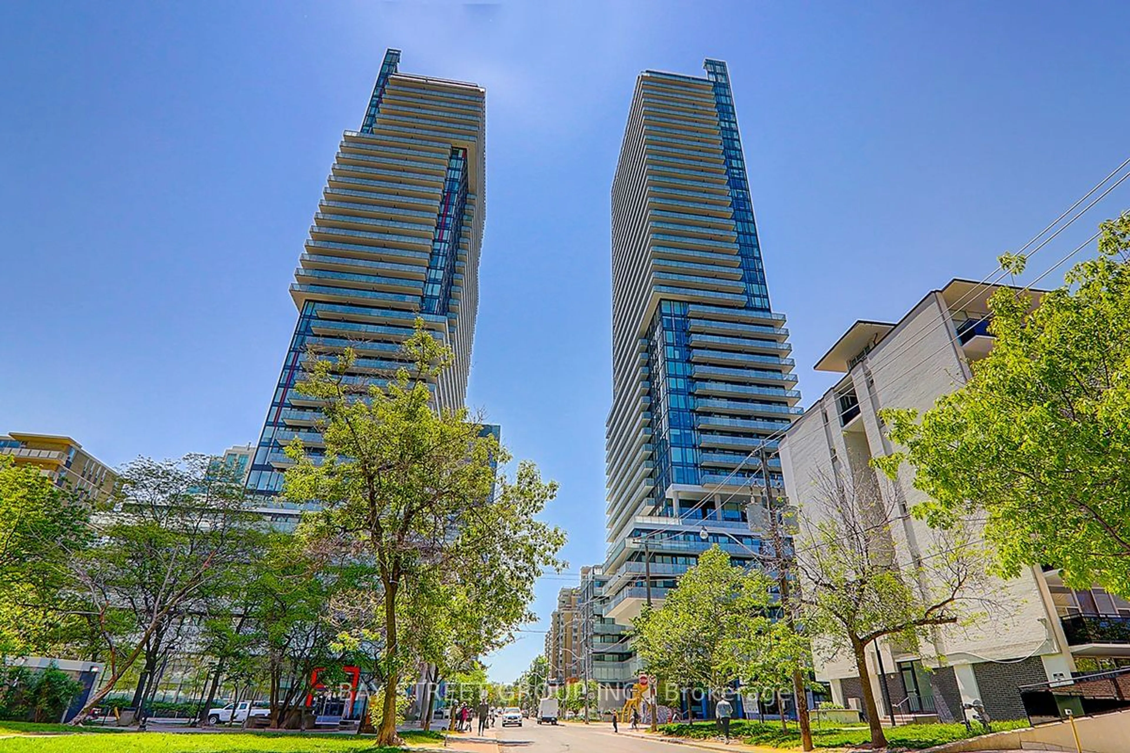 A pic from exterior of the house or condo, the view of city buildings for 161 Roehampton Ave #1708, Toronto Ontario M4P 2K5