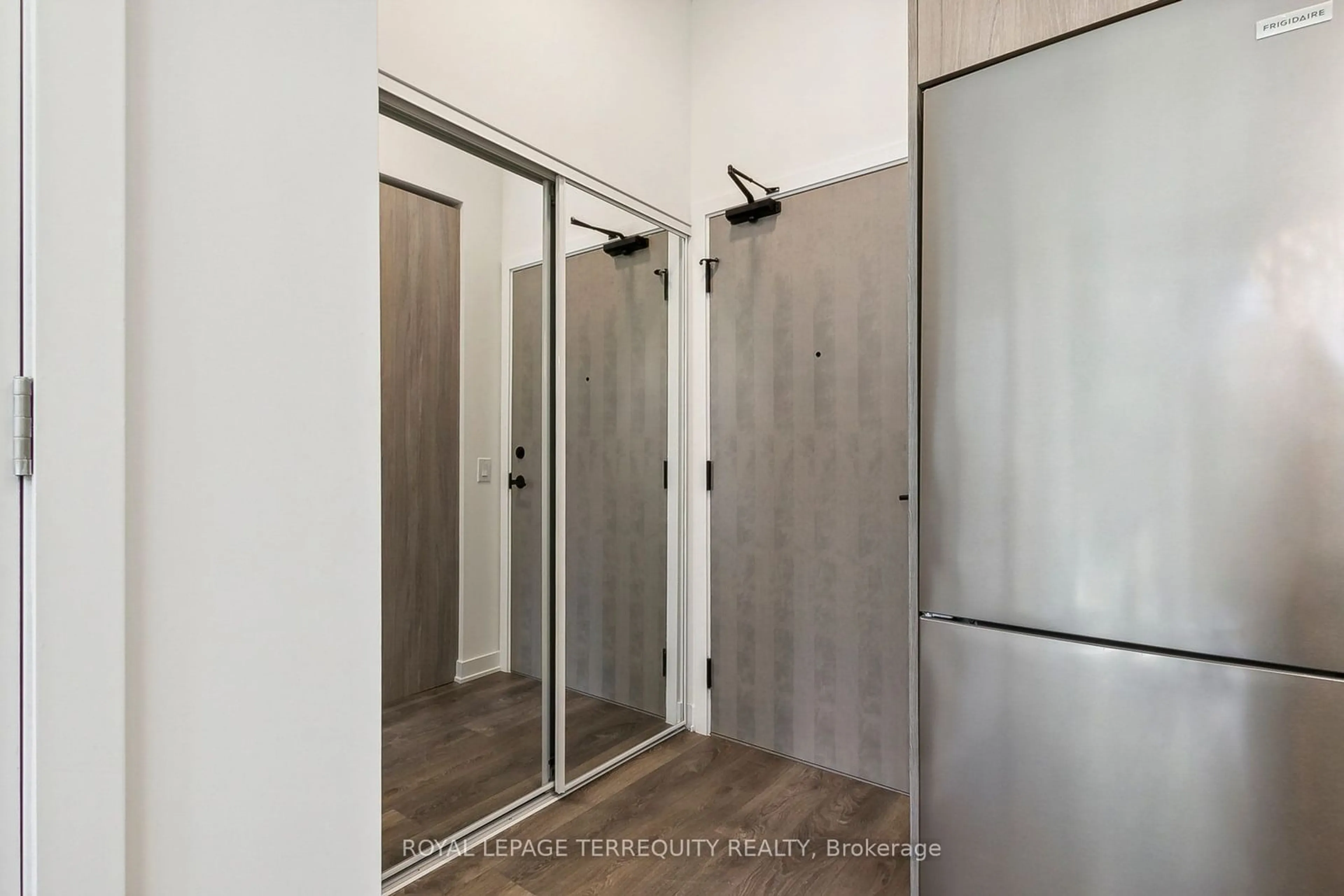 Indoor entryway for 130 River St #404, Toronto Ontario M5A 0R9