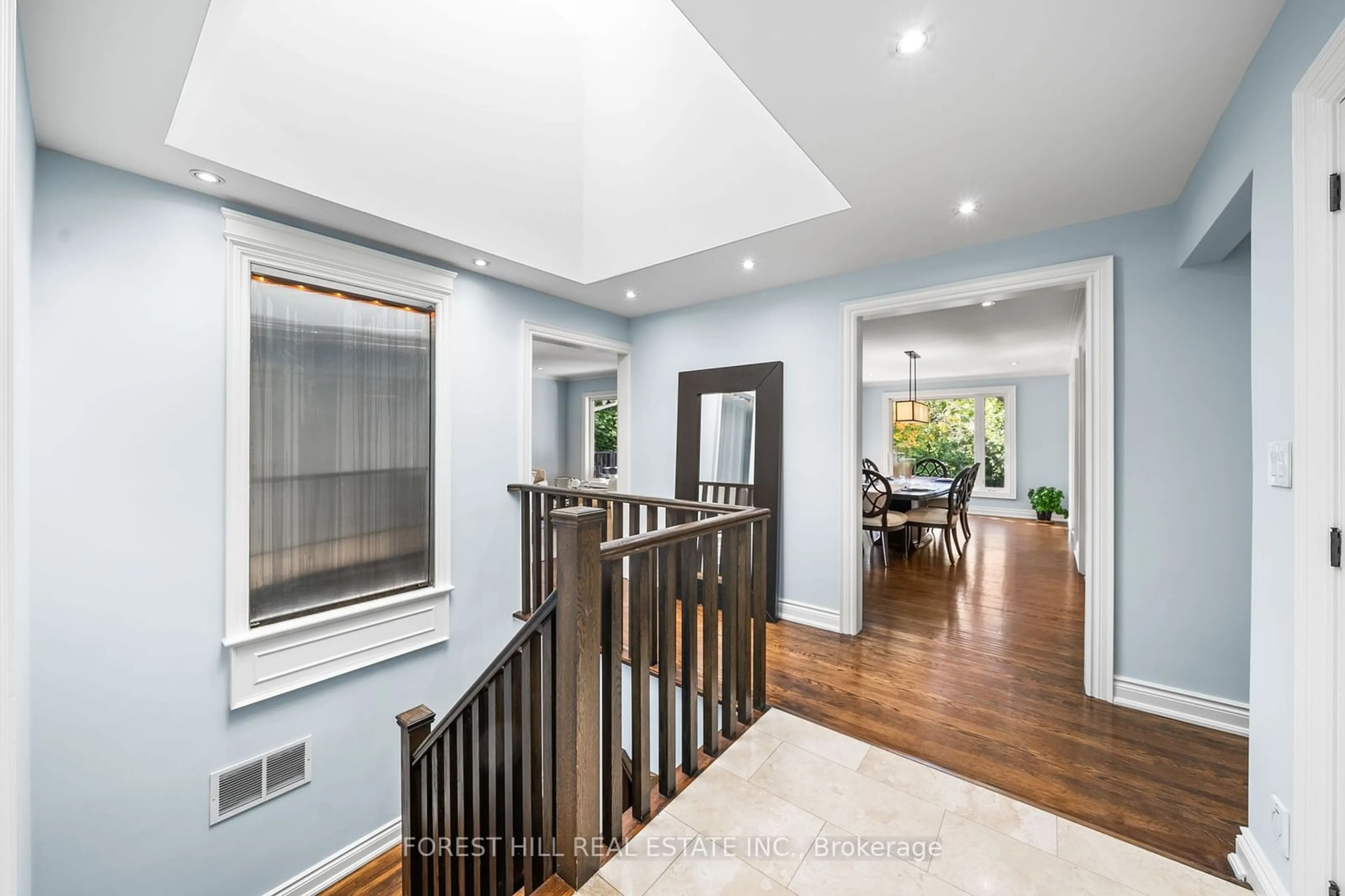 Indoor entryway, wood floors for 42 Heathview Ave, Toronto Ontario M2K 2C1