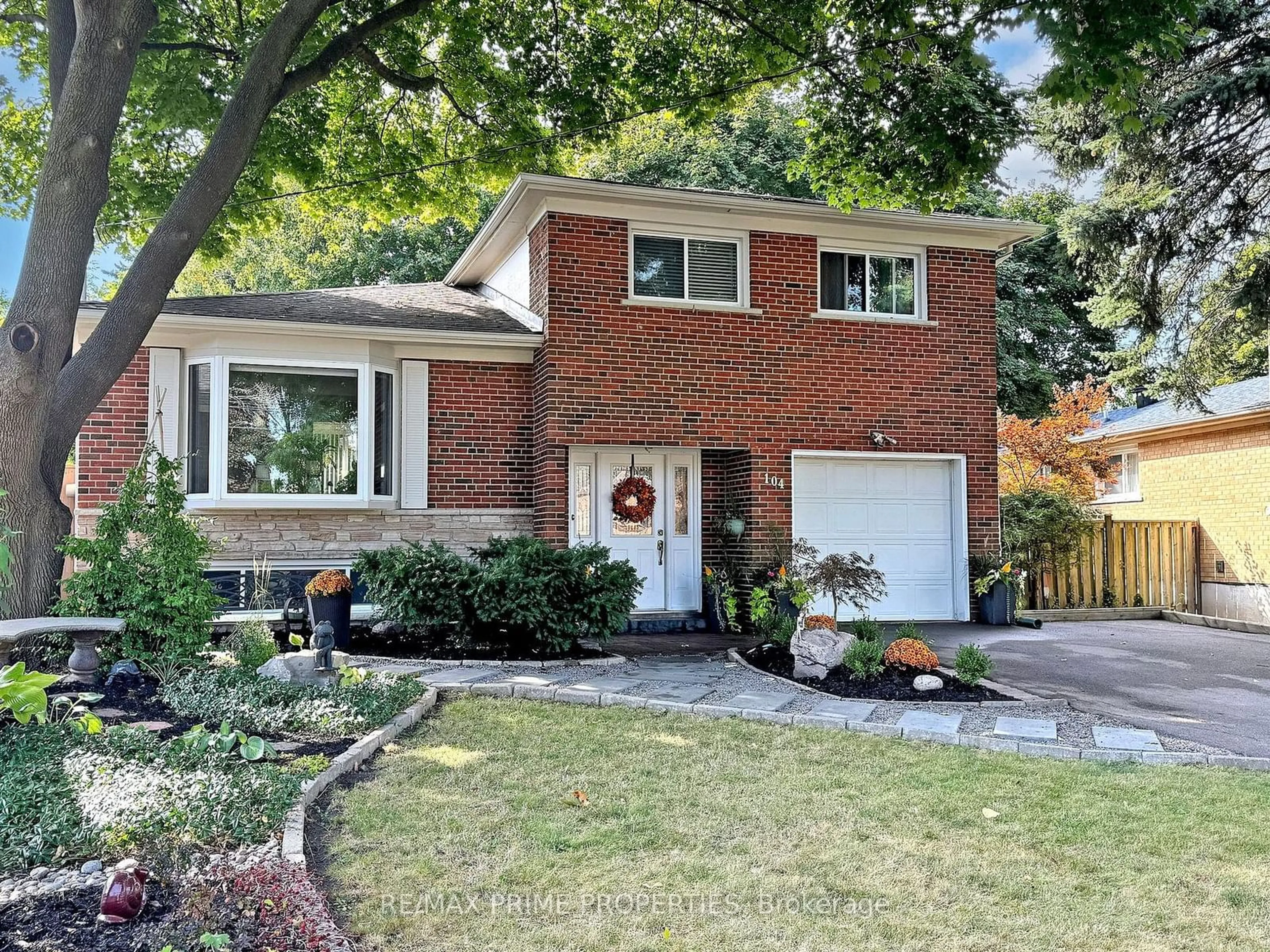 Home with brick exterior material for 104 Kingslake Rd, Toronto Ontario M2J 3E8