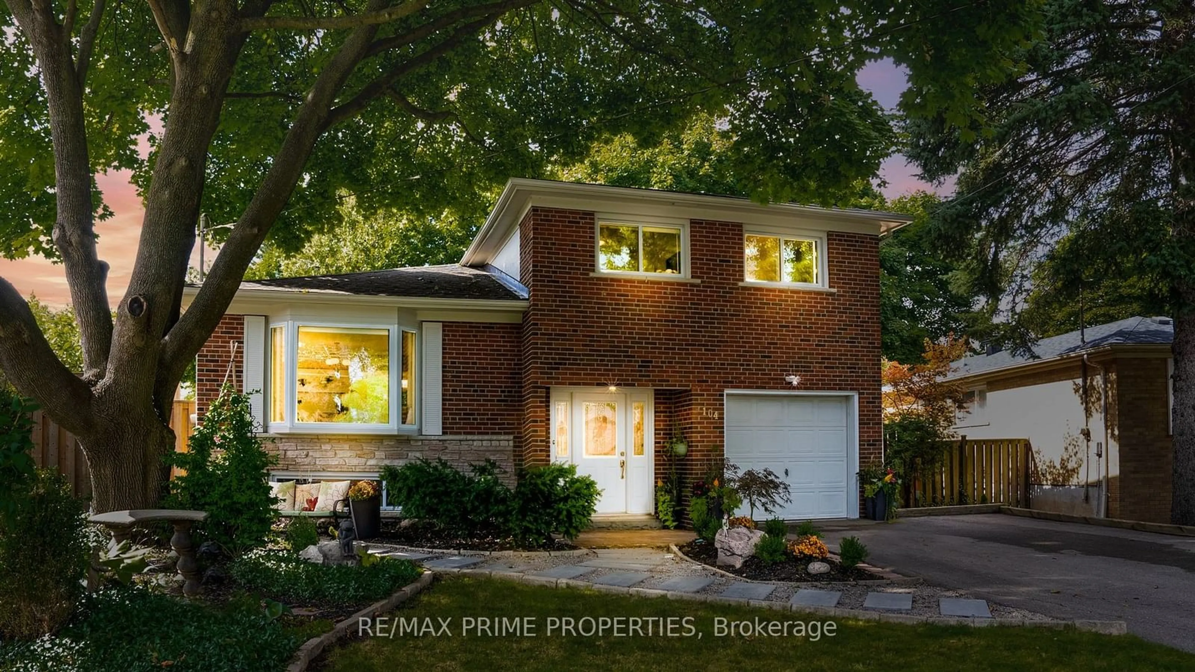 Home with brick exterior material for 104 Kingslake Rd, Toronto Ontario M2J 3E8