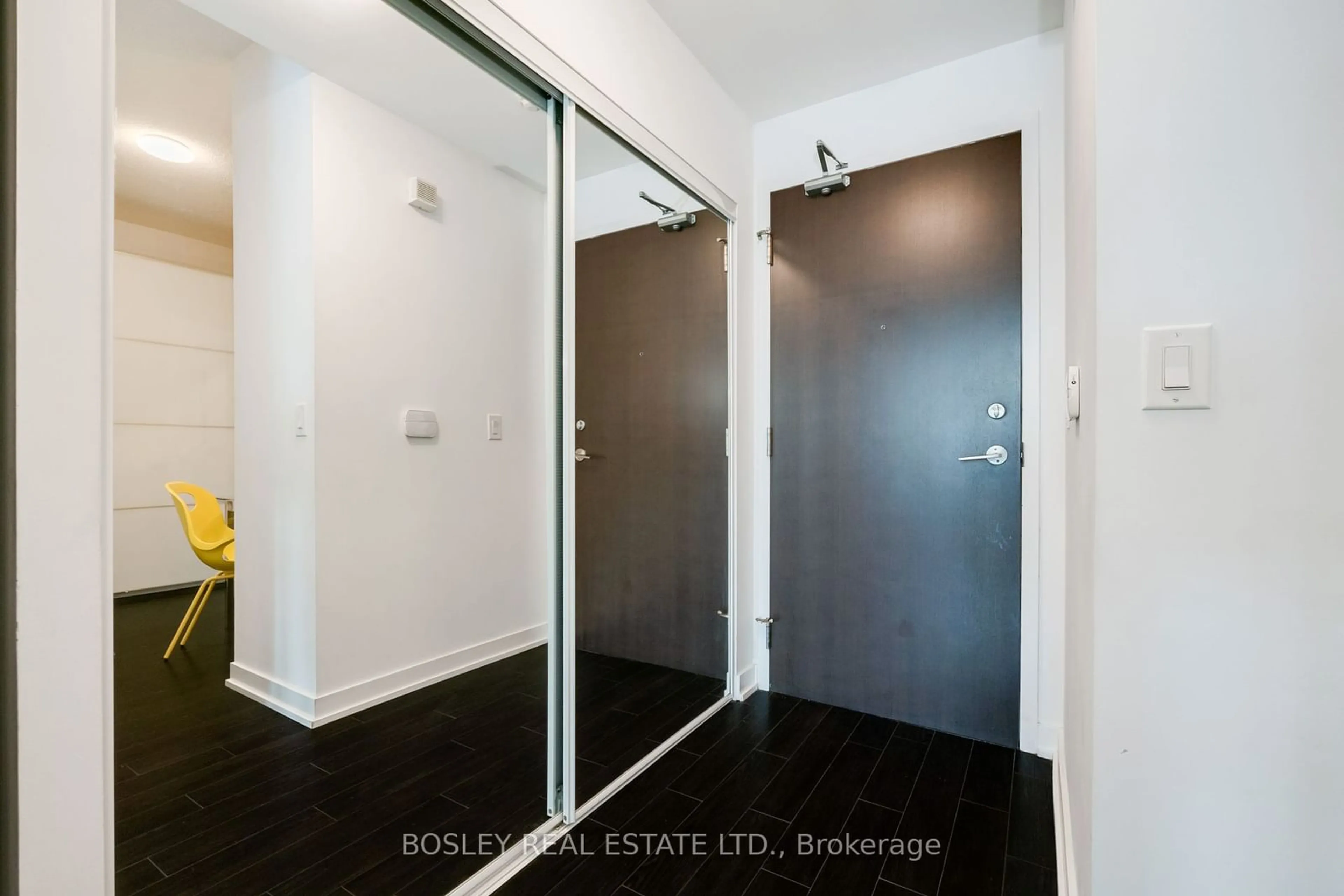 Indoor foyer for 38 Dan Leckie Way #316, Toronto Ontario M5V 2V6