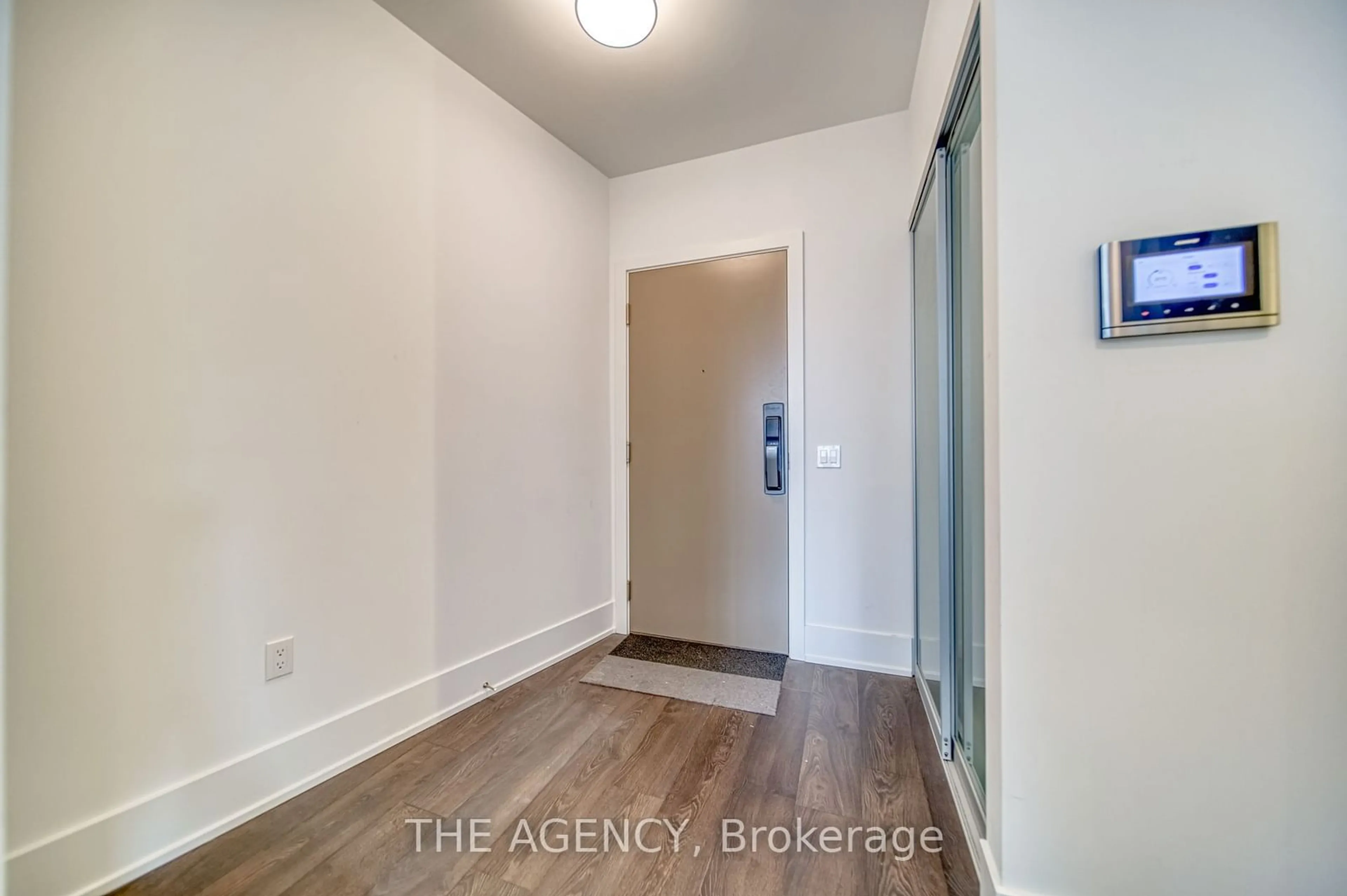 Indoor entryway for 10 York St #3303, Toronto Ontario M5J 0E1