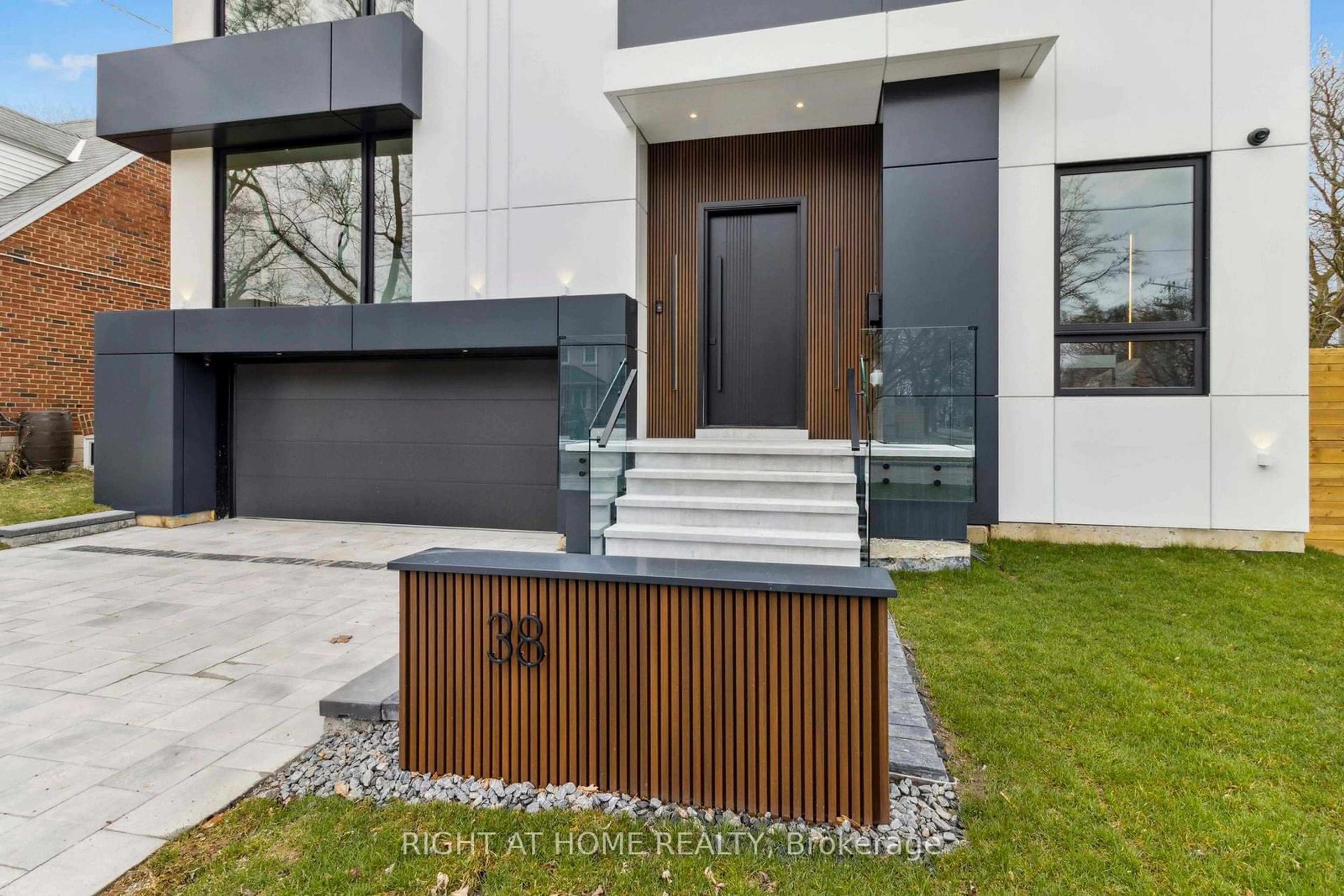 Indoor entryway, wood floors for 38 Bevdale Rd, Toronto Ontario M2R 1L7