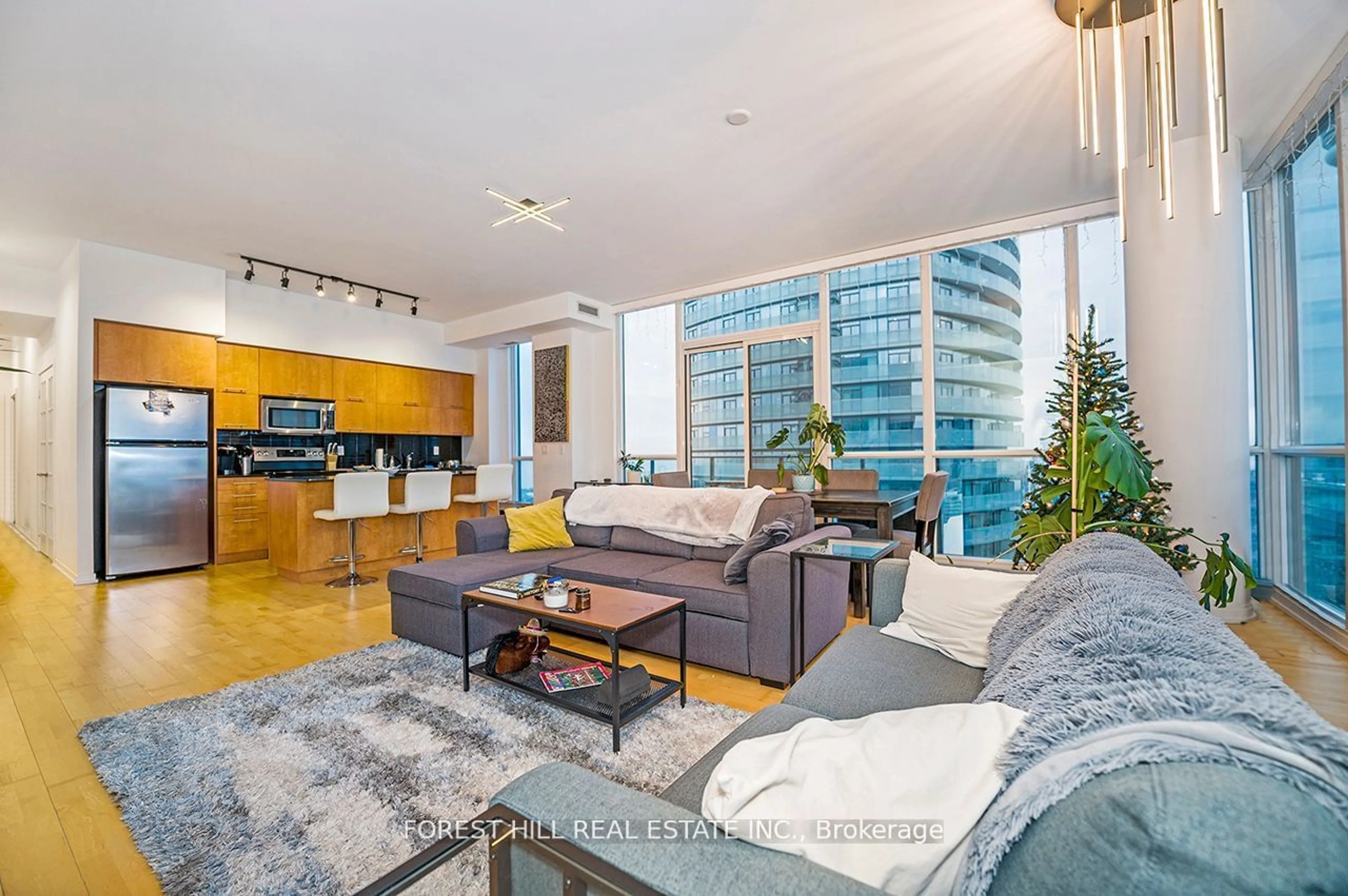 Living room for 55 Bremner Blvd #PH 5001, Toronto Ontario M5J 0A6