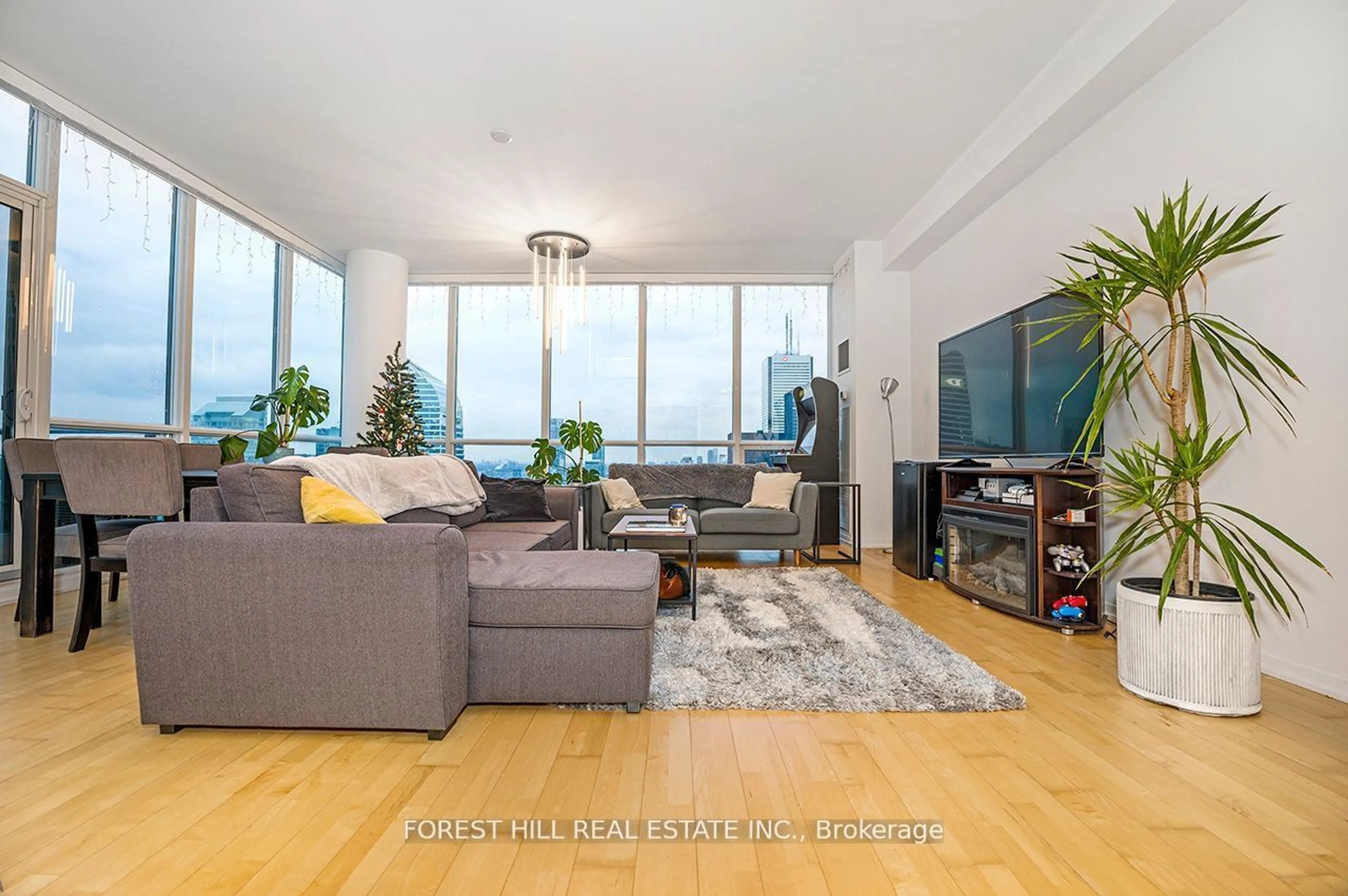 Living room for 55 Bremner Blvd #PH 5001, Toronto Ontario M5J 0A6