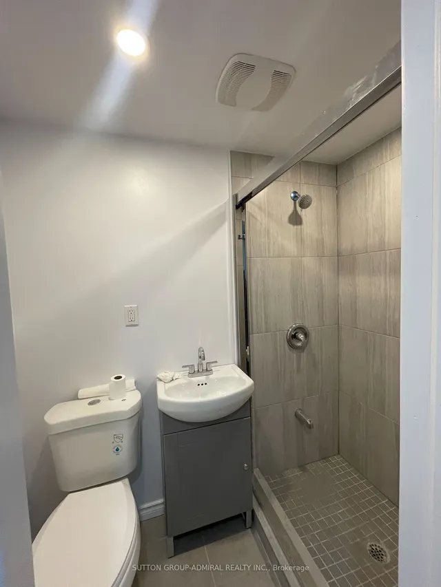 Additional image 31 of 658 Dundas St