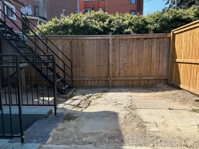 Additional image 24 of 658 Dundas St