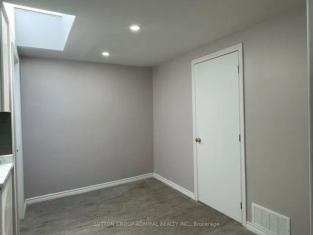 Additional image 35 of 658 Dundas St