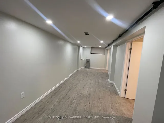 Additional image 33 of 658 Dundas St