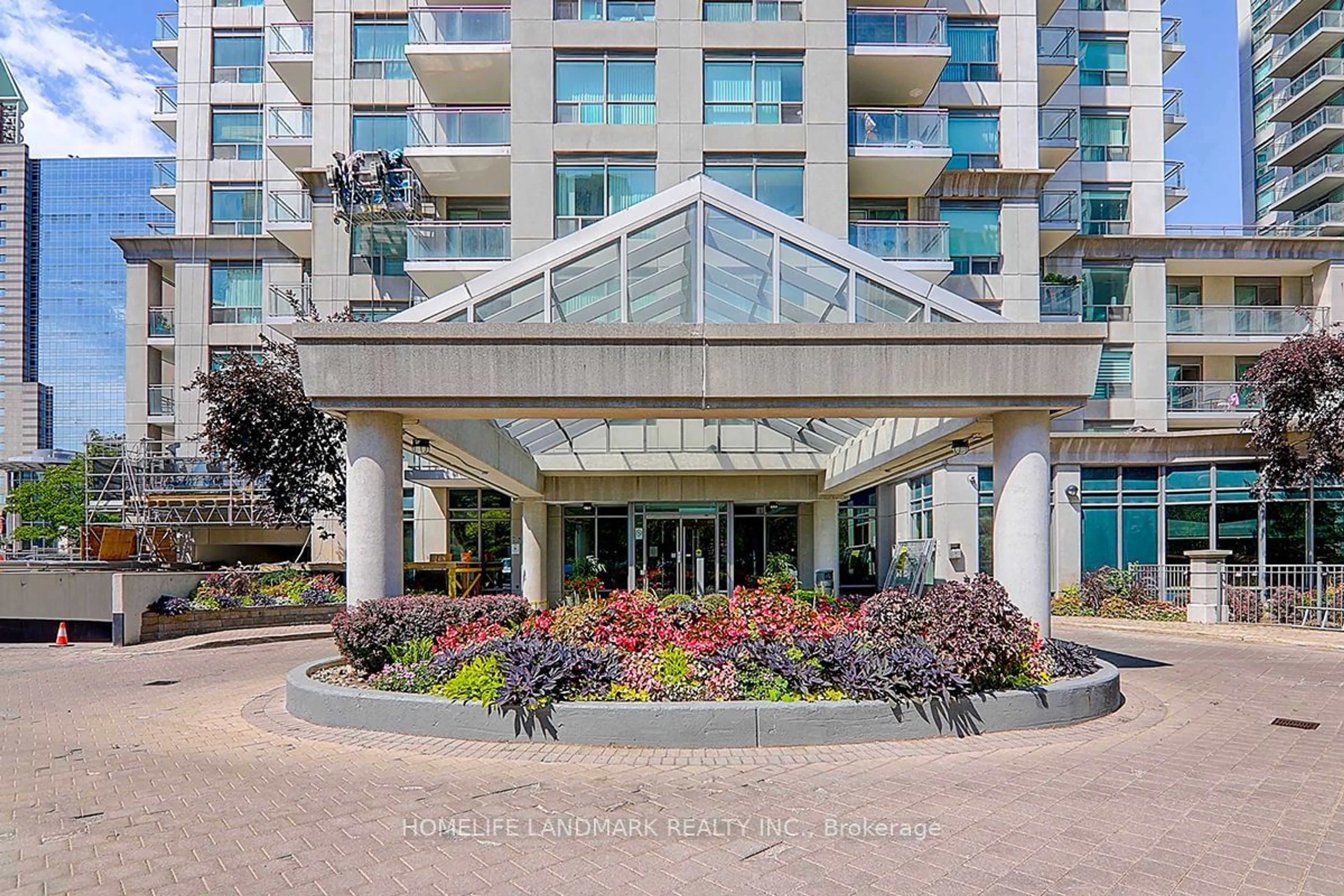 A pic from exterior of the house or condo for 21 Hillcrest Ave #704, Toronto Ontario M2N 7K2