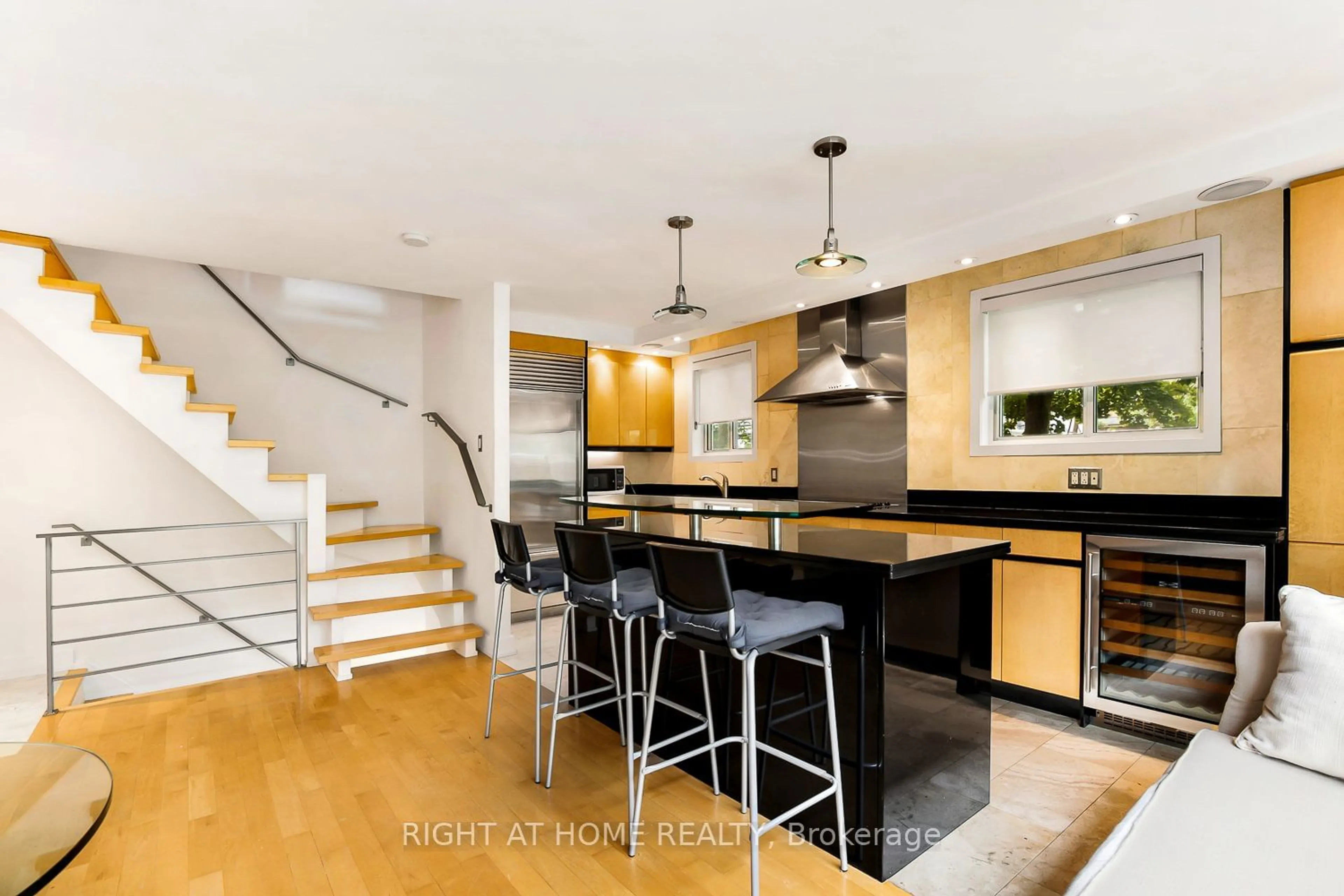 Contemporary kitchen for 28 Admiral Rd #6, Toronto Ontario M5R 2L5